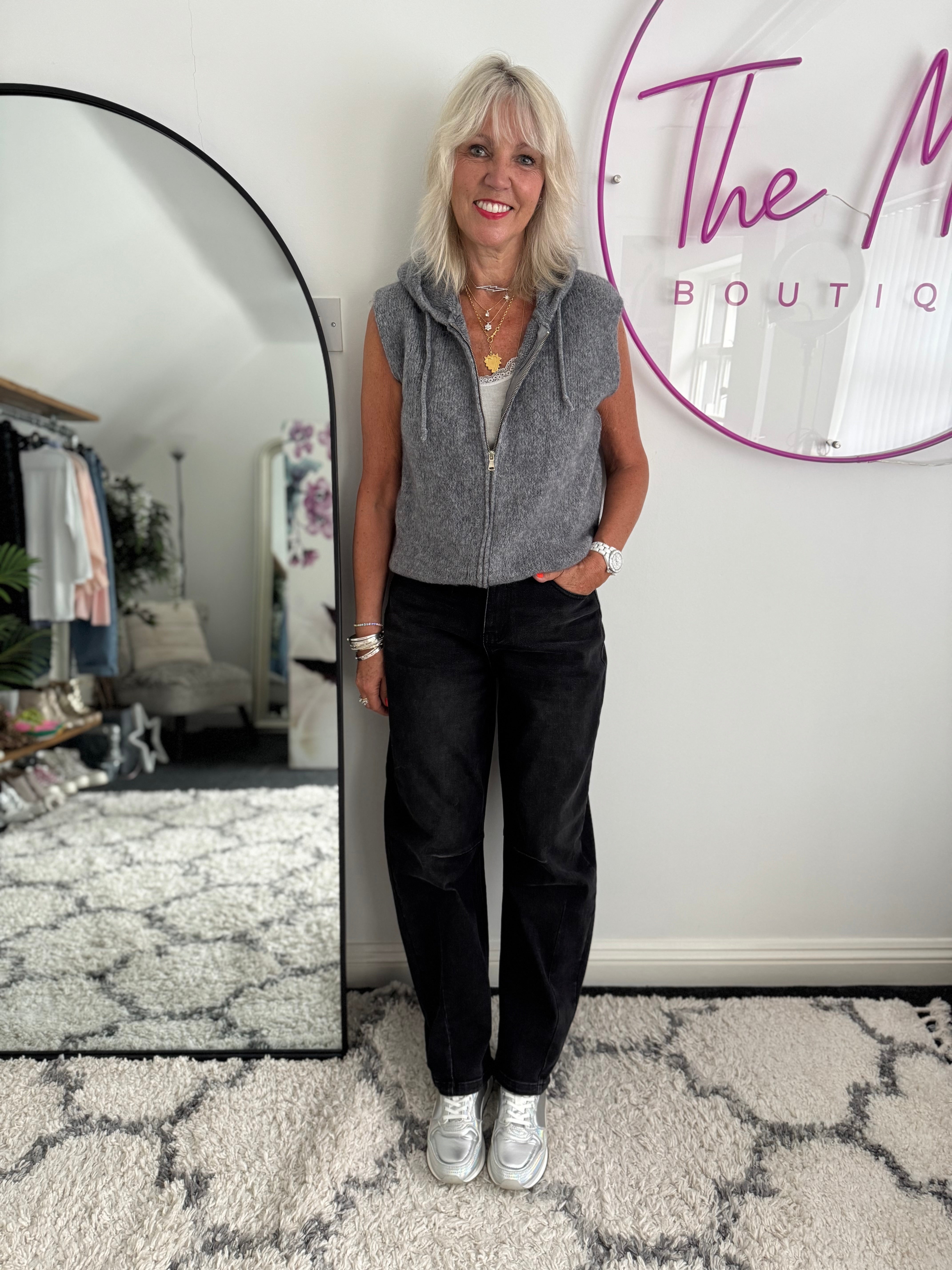 Relaxed Boyfriend Jeans in Black Denim