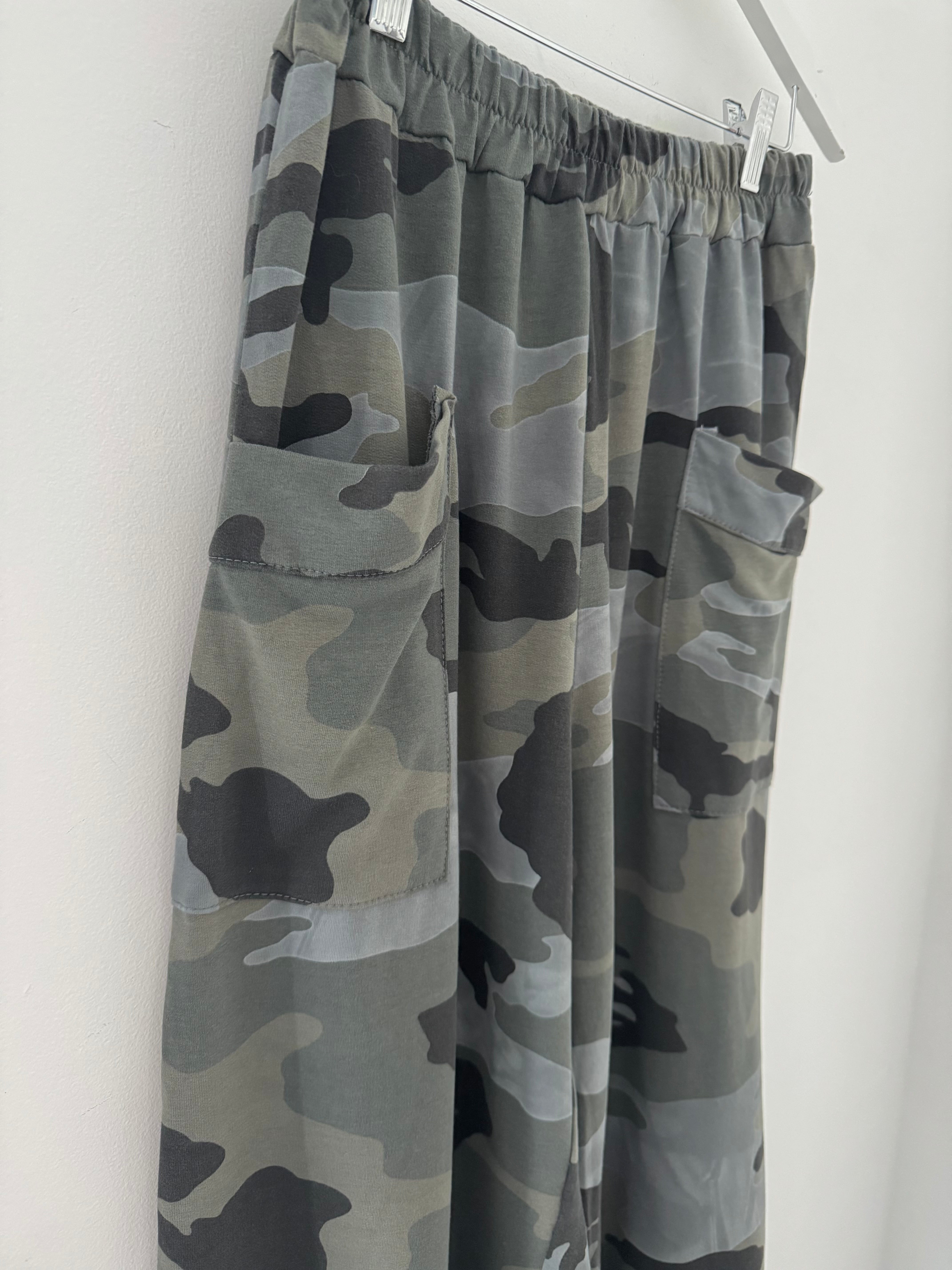 Barrel Stretch Trousers in Khaki & Grey Camo