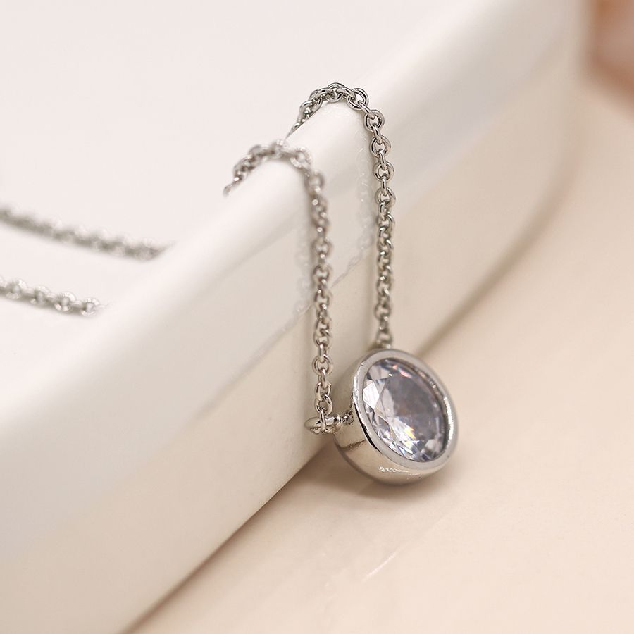 Beautiful Silver Necklace with Round Set Crystal