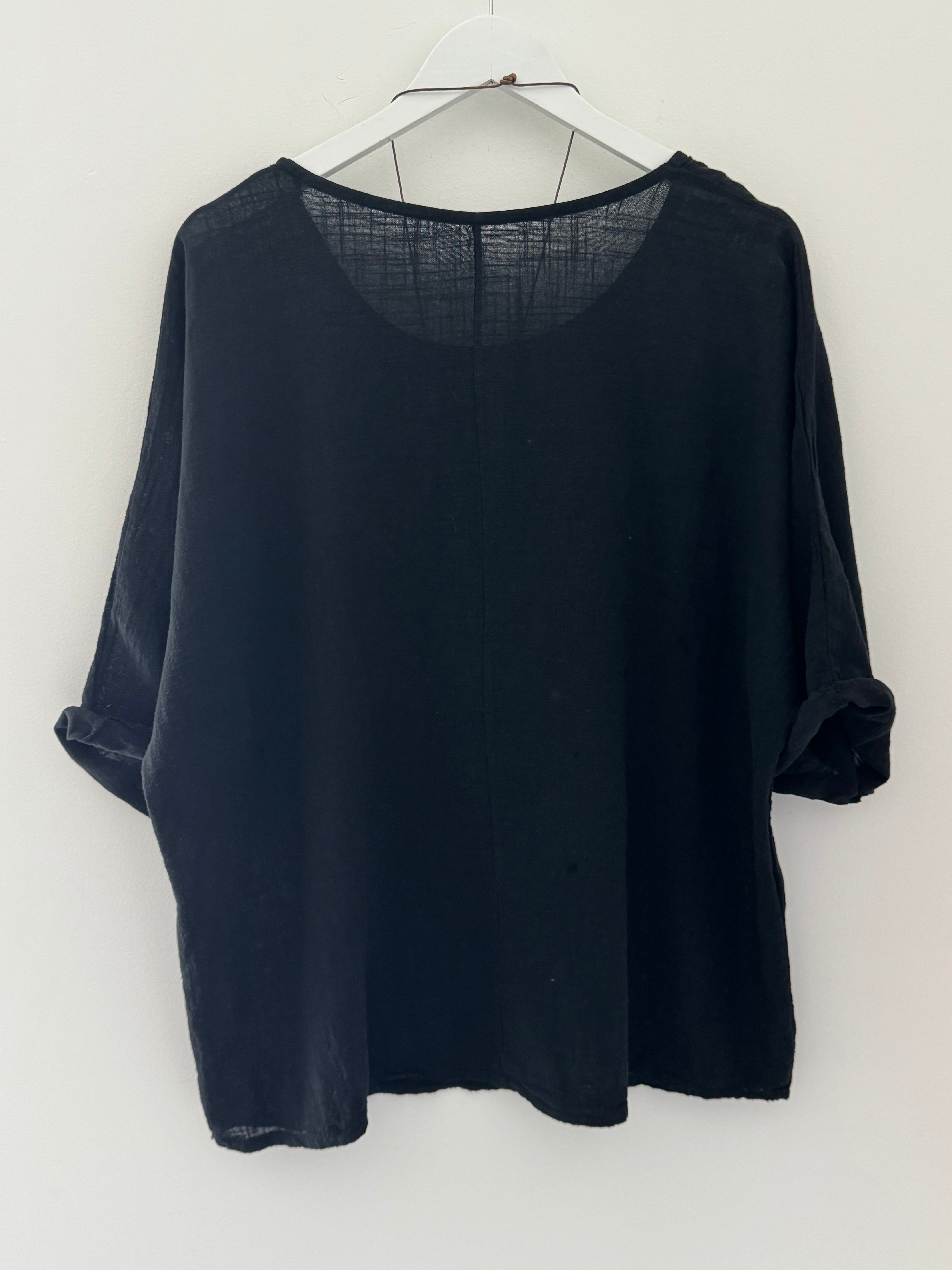 Simple Cotton Scoop Neck Top in Black