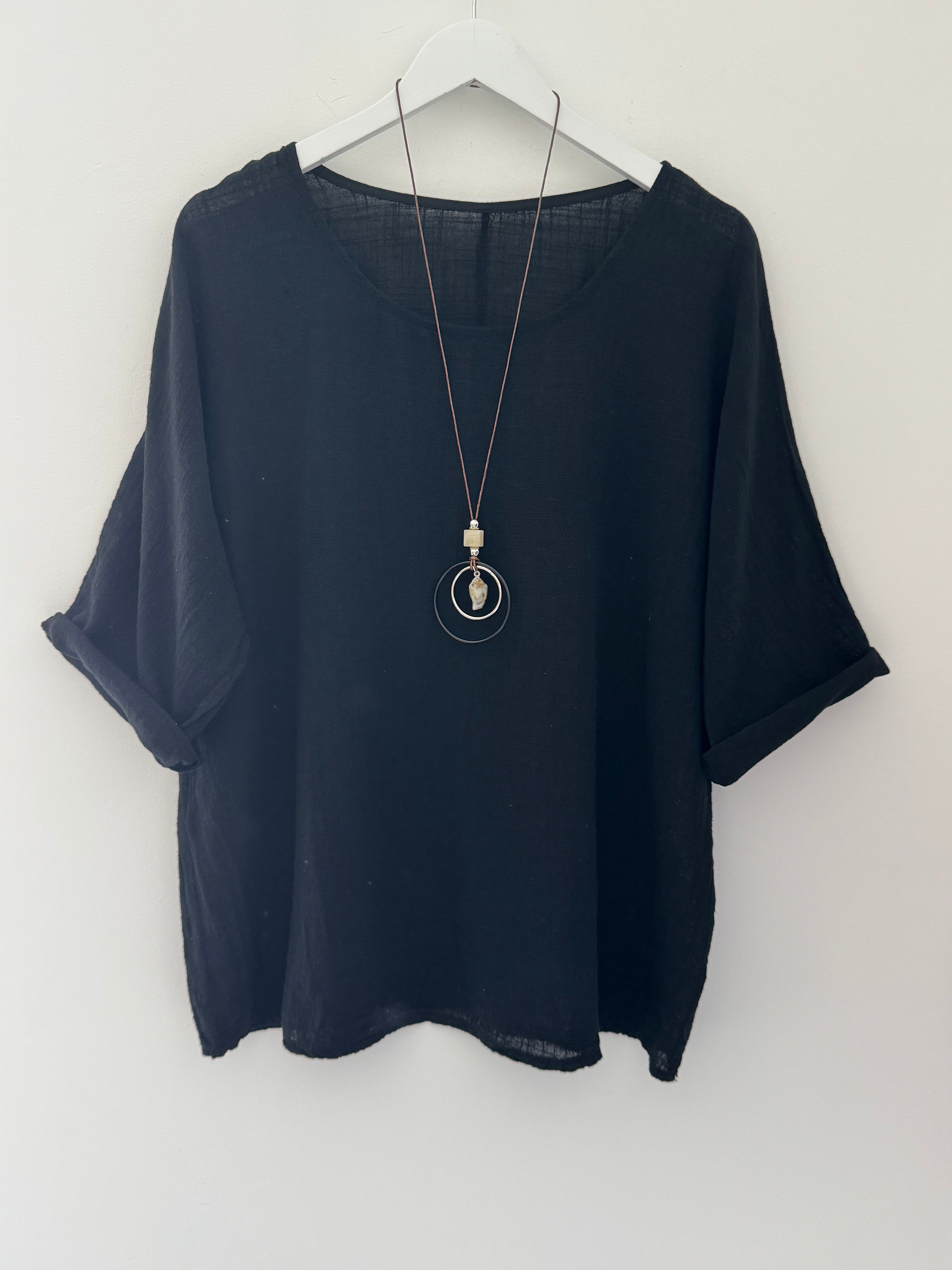Simple Cotton Scoop Neck Top in Black