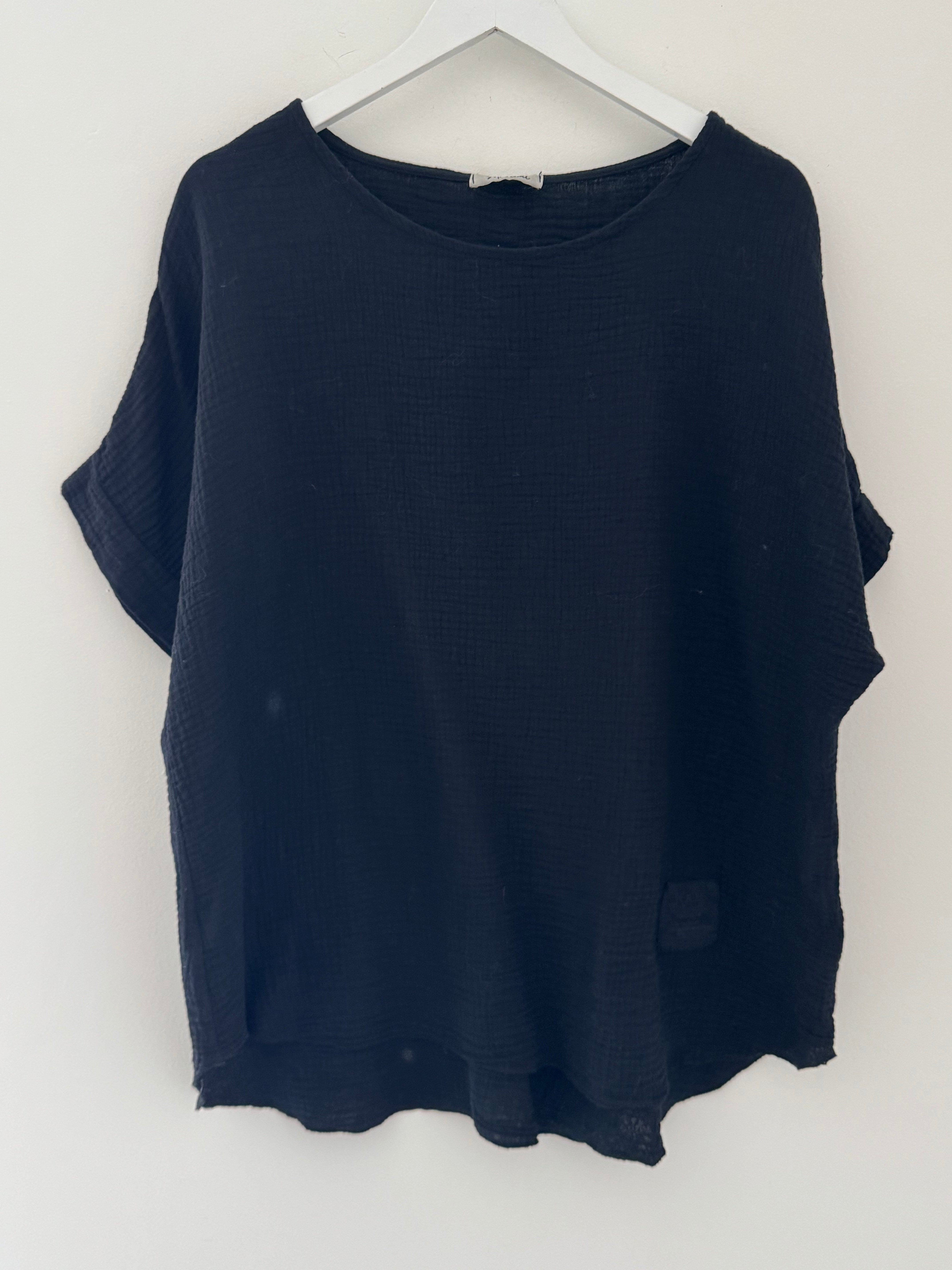Simple Cheesecloth Top in Black