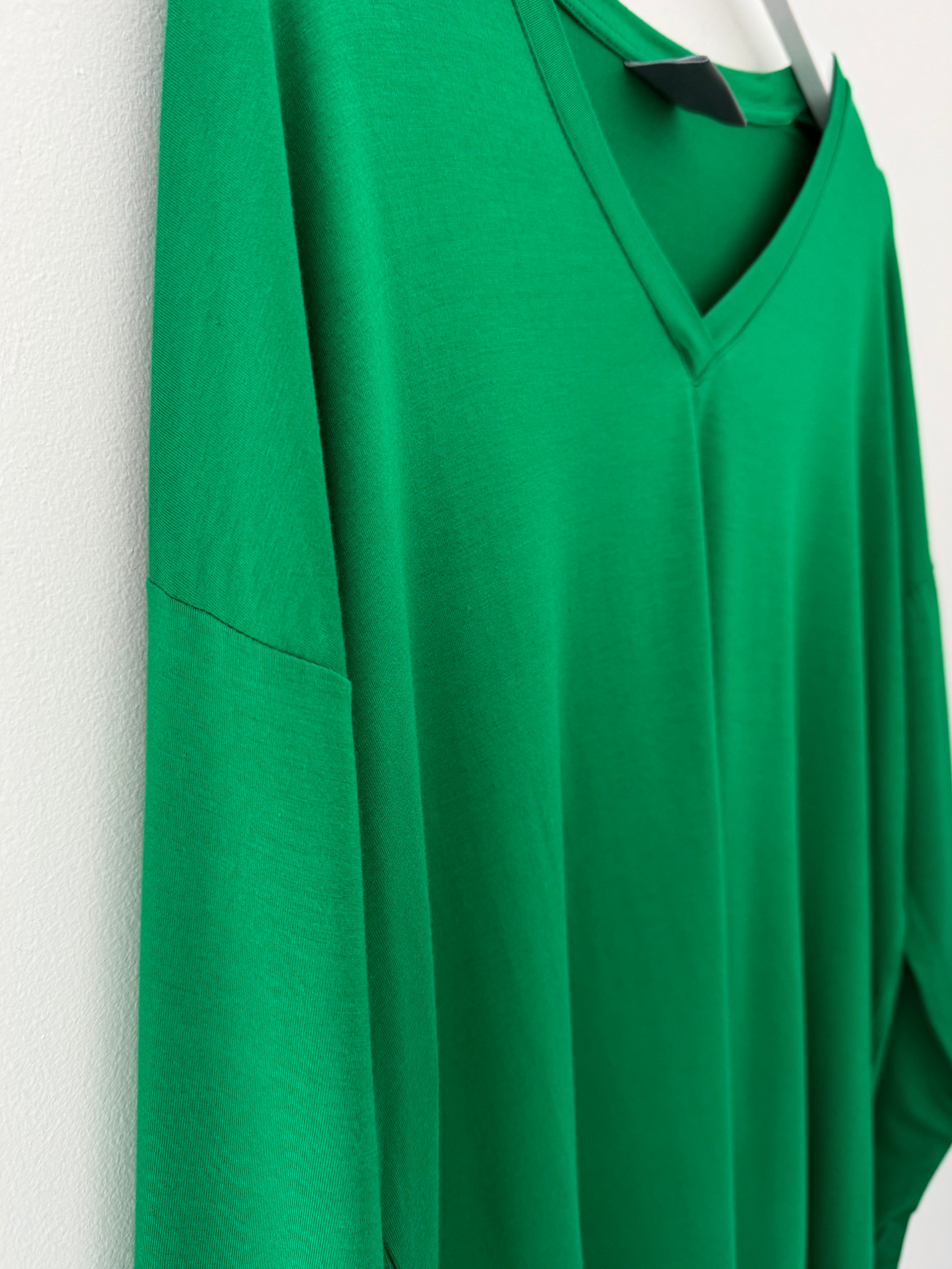 Bamboo Jersey V Neck Top in Emerald