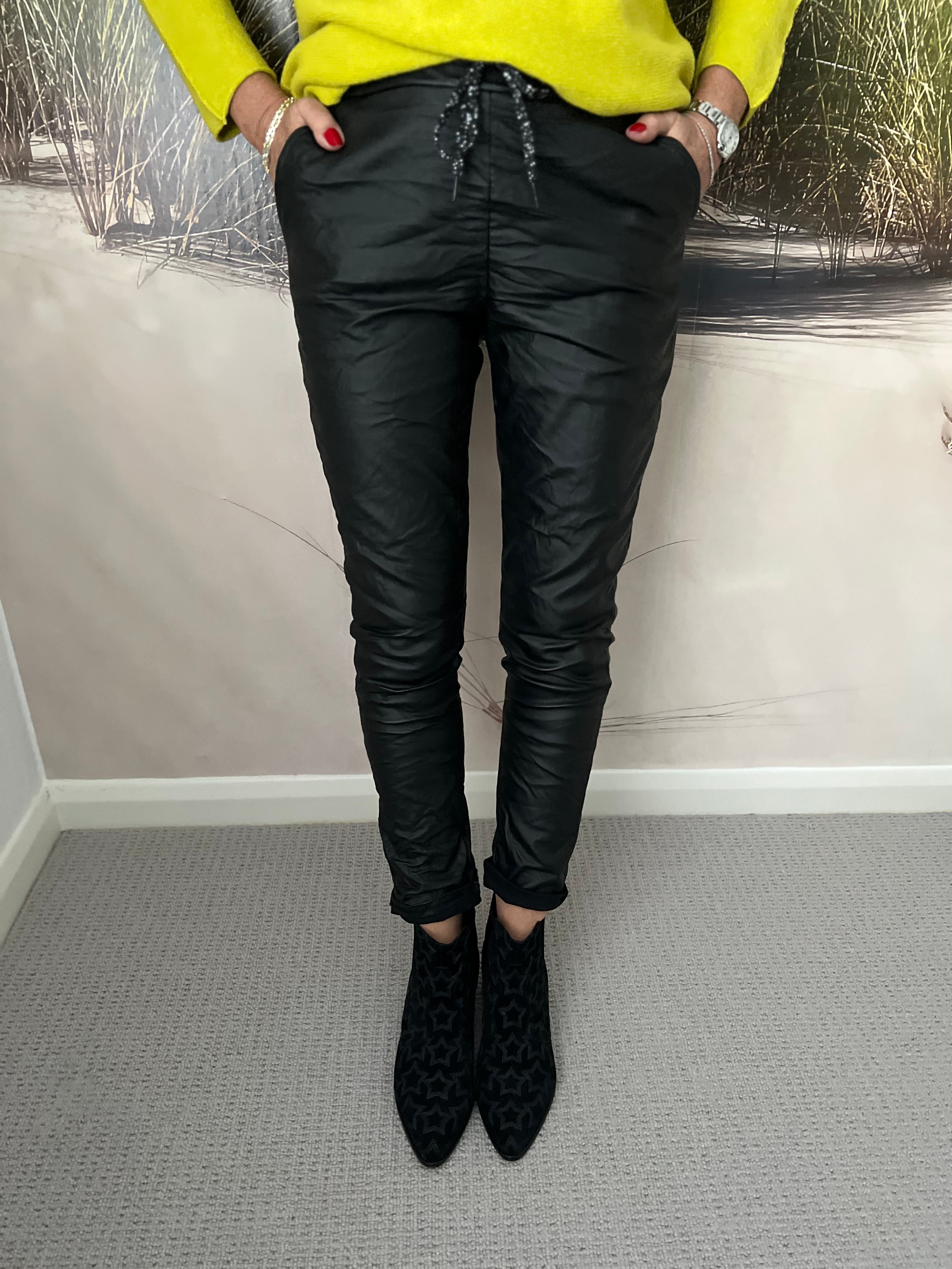 Super Stretch Joggers in Waxed Black