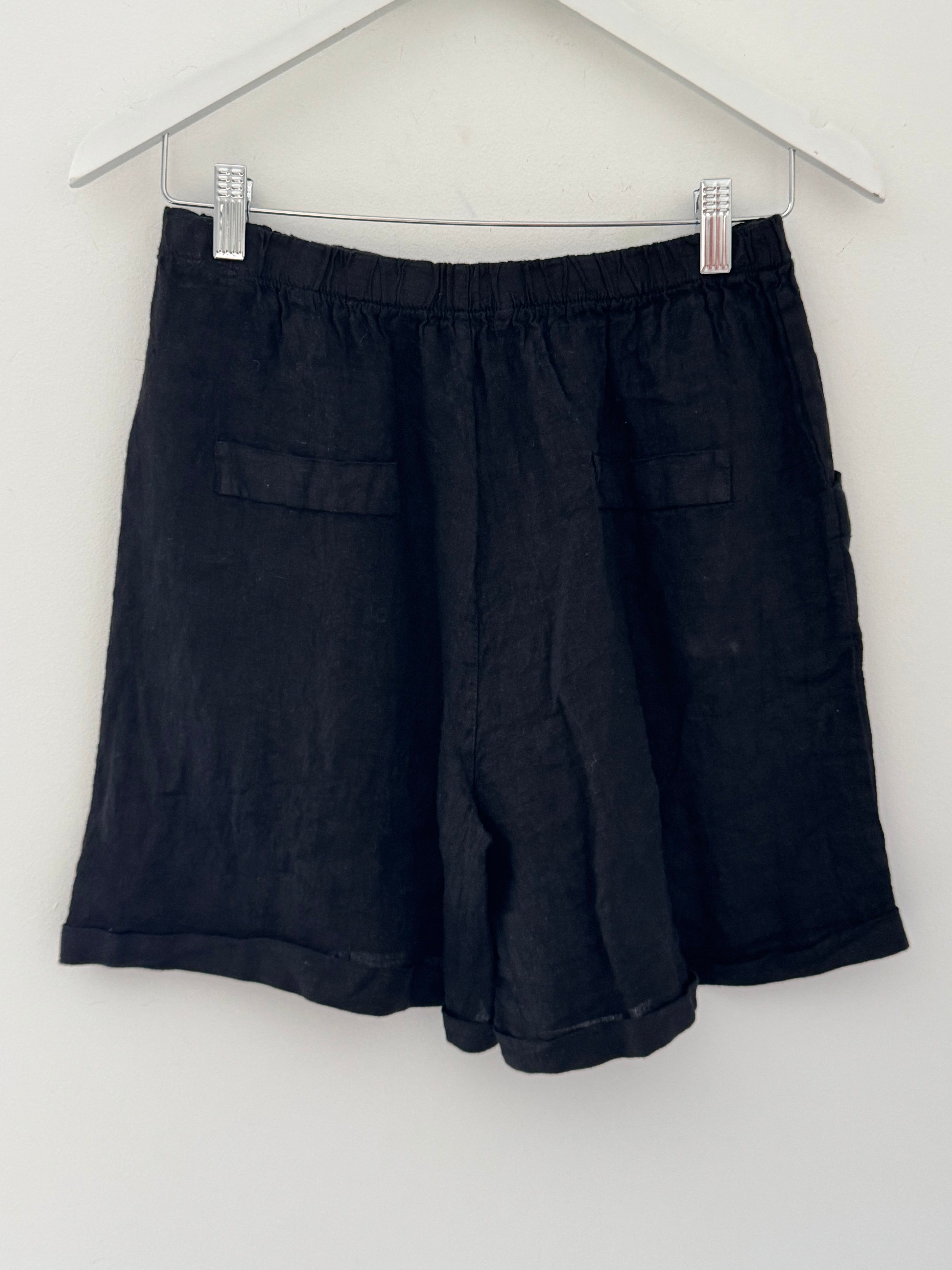 Linen Shorts in Black