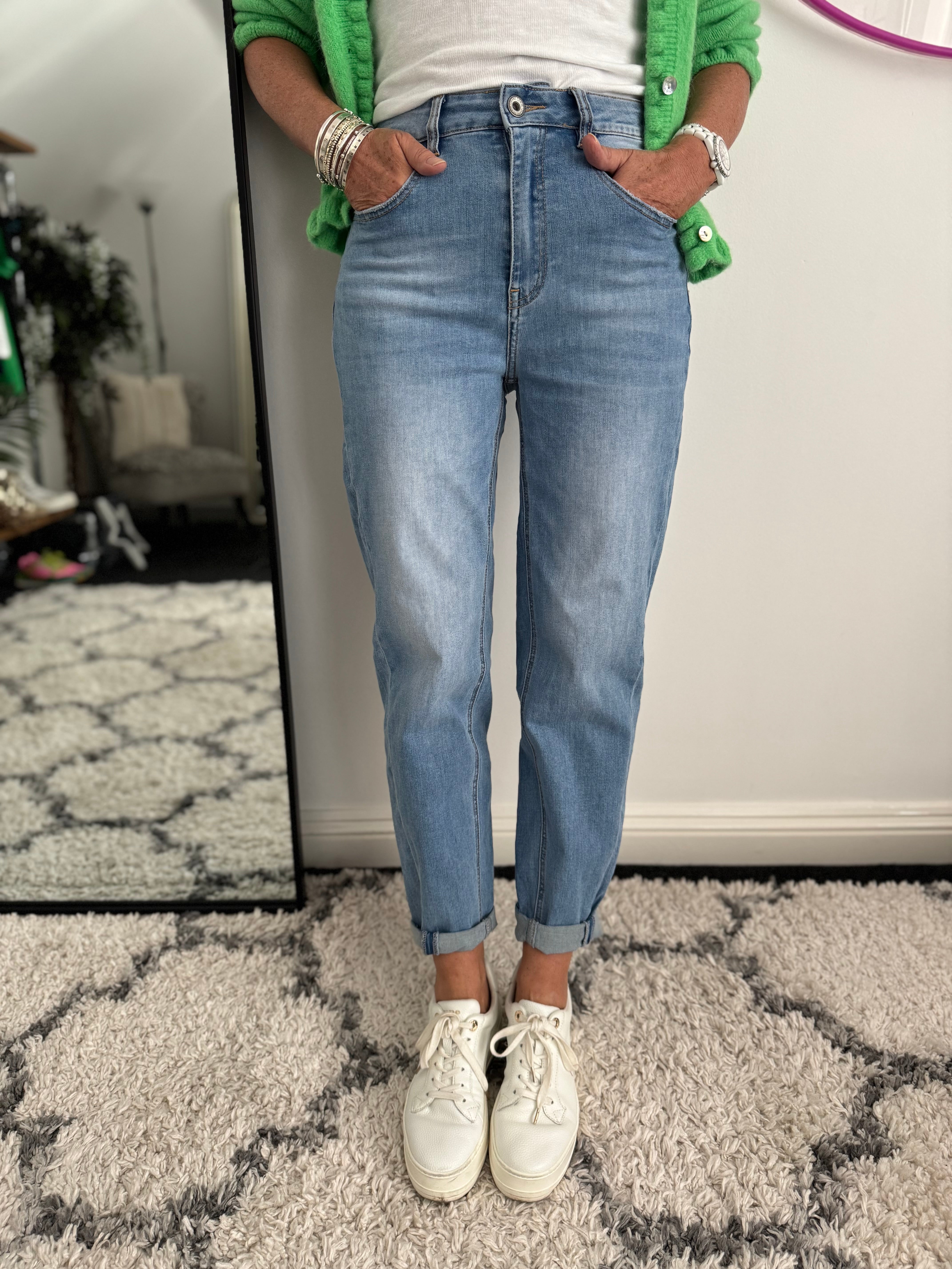 Slim Stretchy Barrel Leg Jeans in Washed Denim
