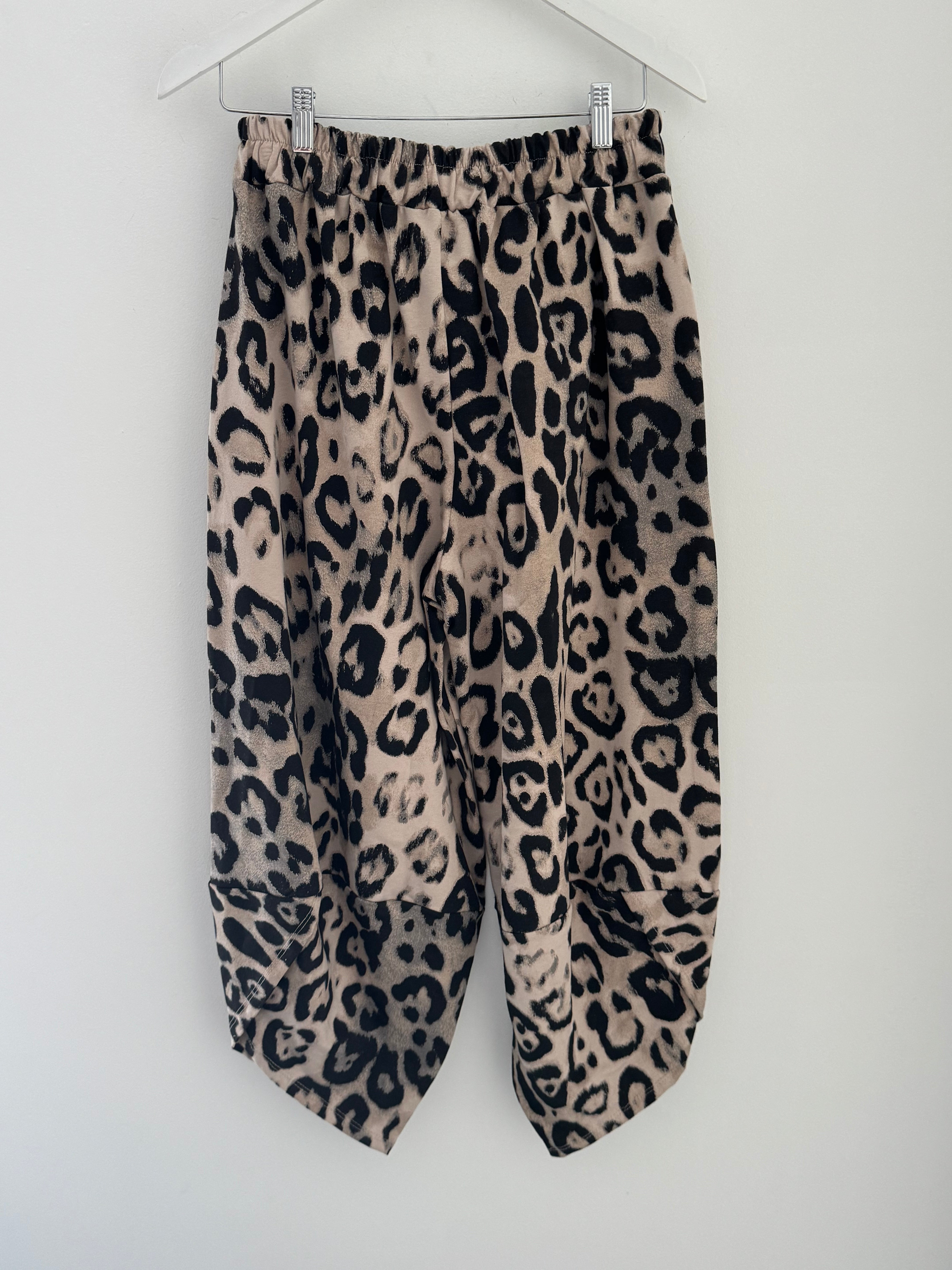 Barrel Stretch Trousers in Mocha Leopard