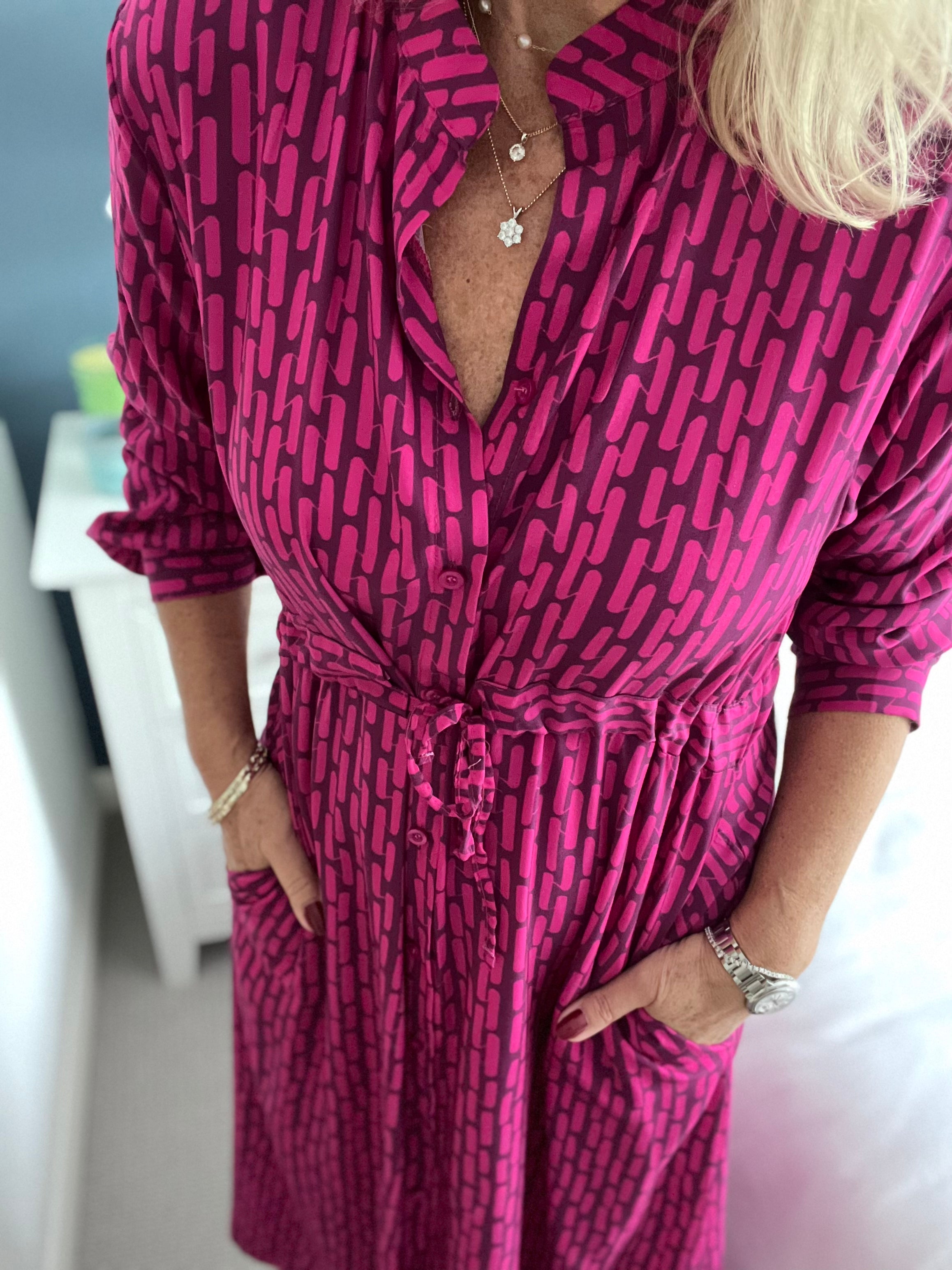 Print Shirtwaister Pocket Dress in Magenta