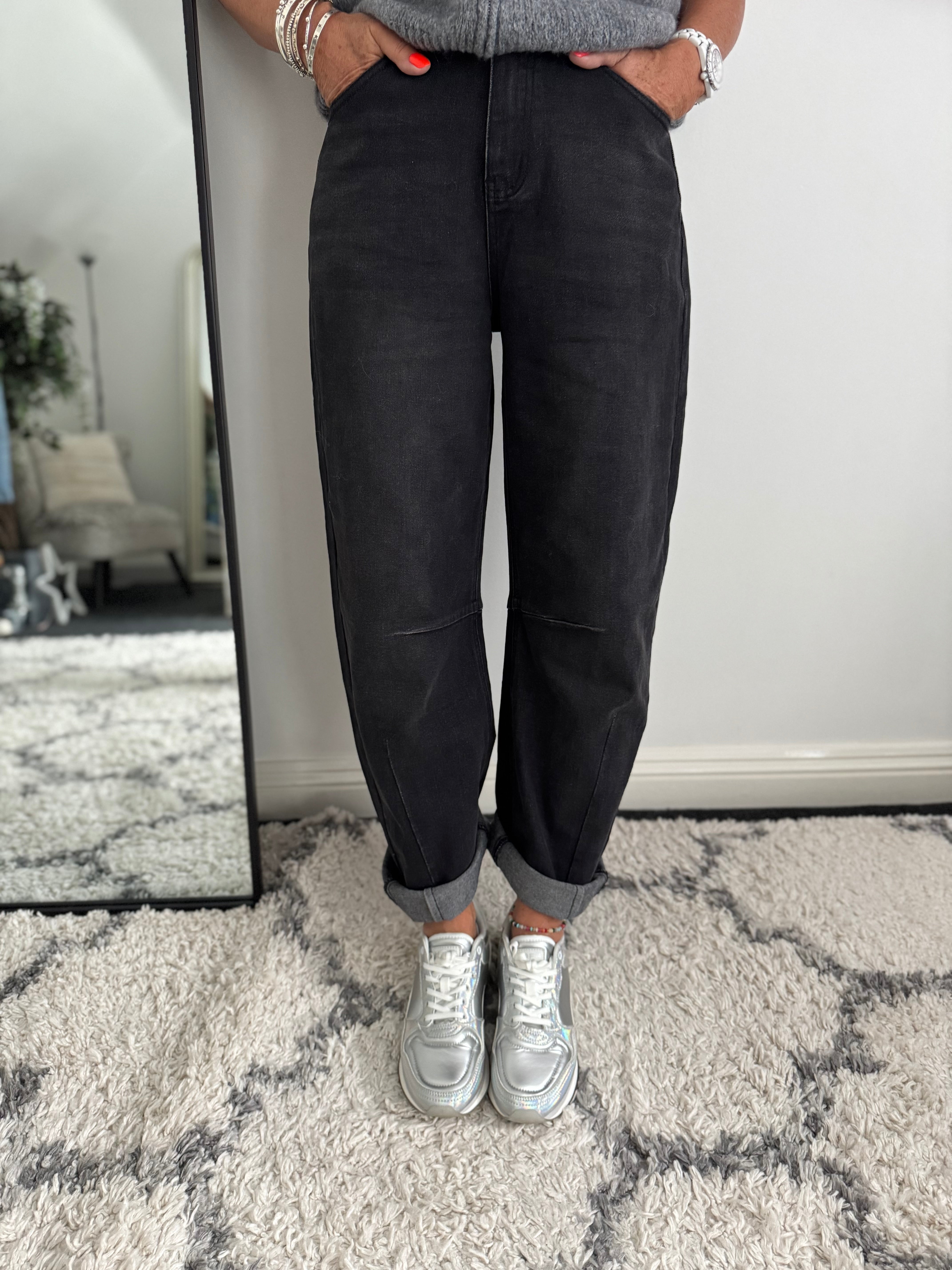 Relaxed Boyfriend Jeans in Black Denim