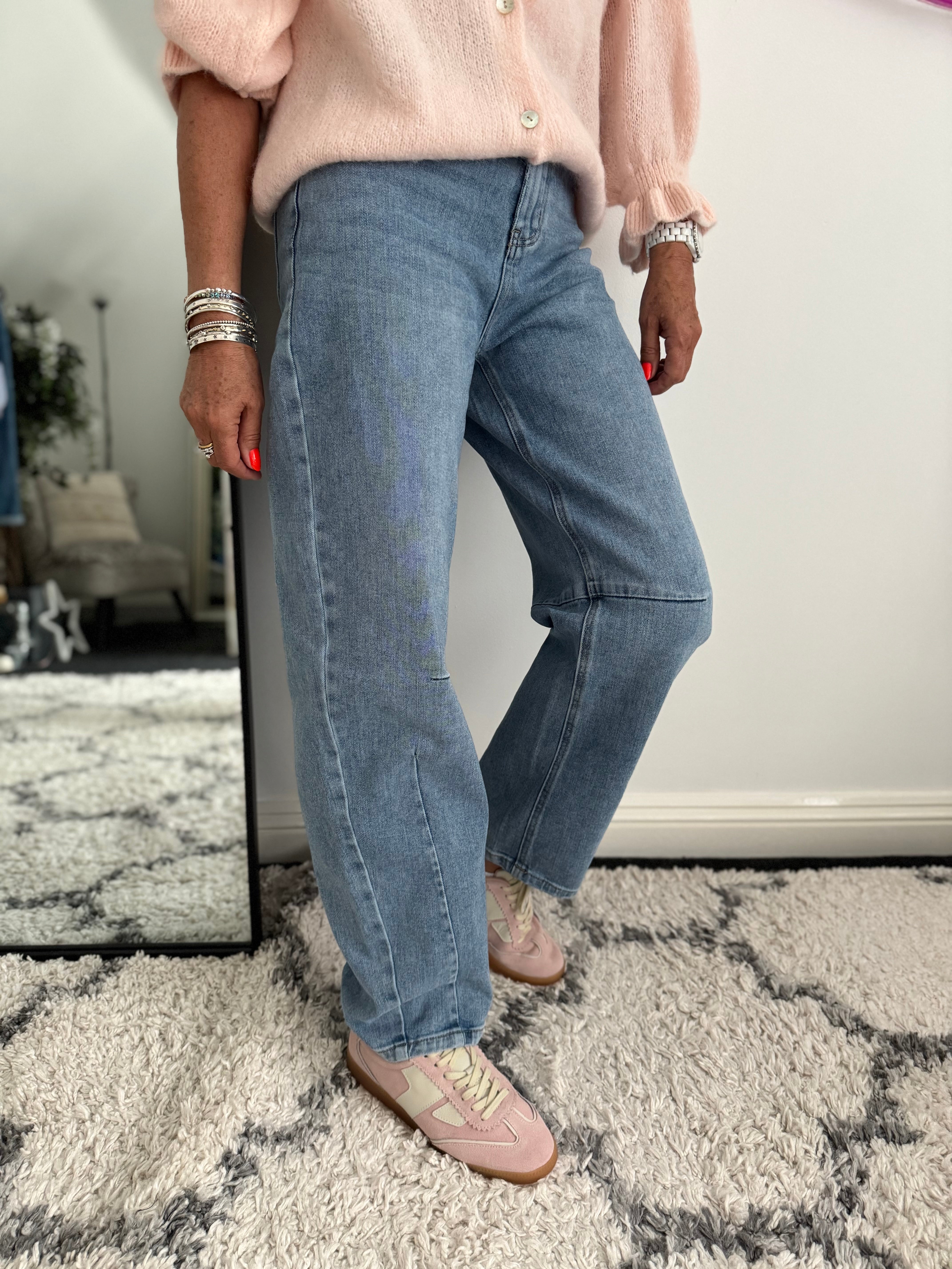 Relaxed Boyfriend Jeans in Light Denim