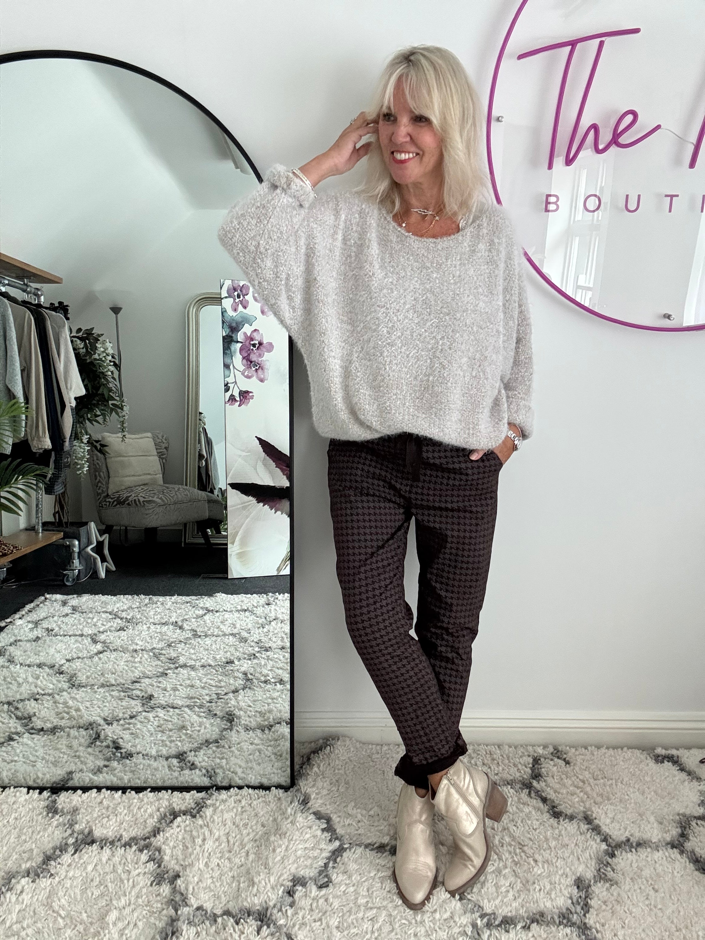 Stretch Dog Tooth Joggers in Soft Chocolate