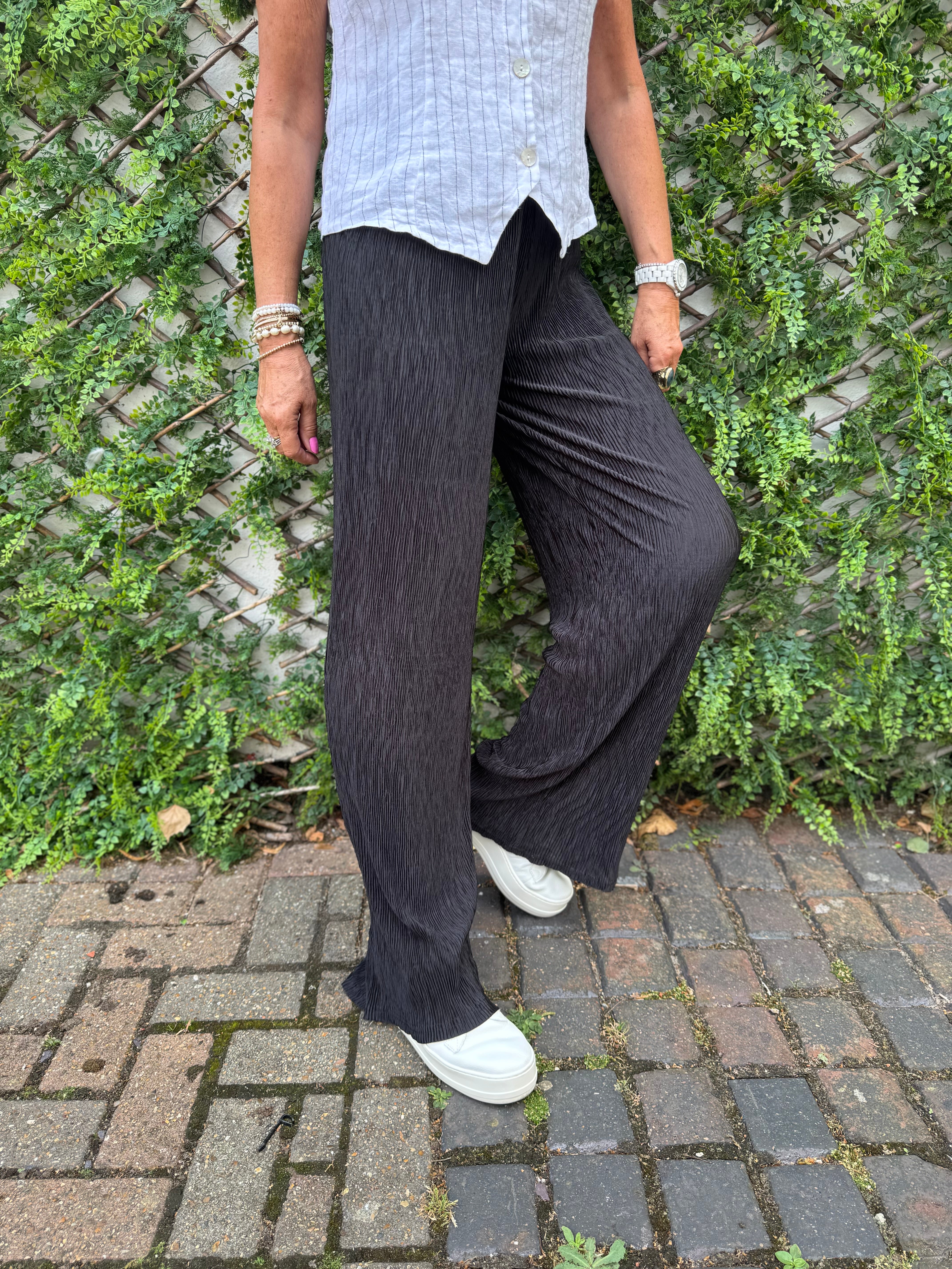 Crepe Plisse Trousers in Black