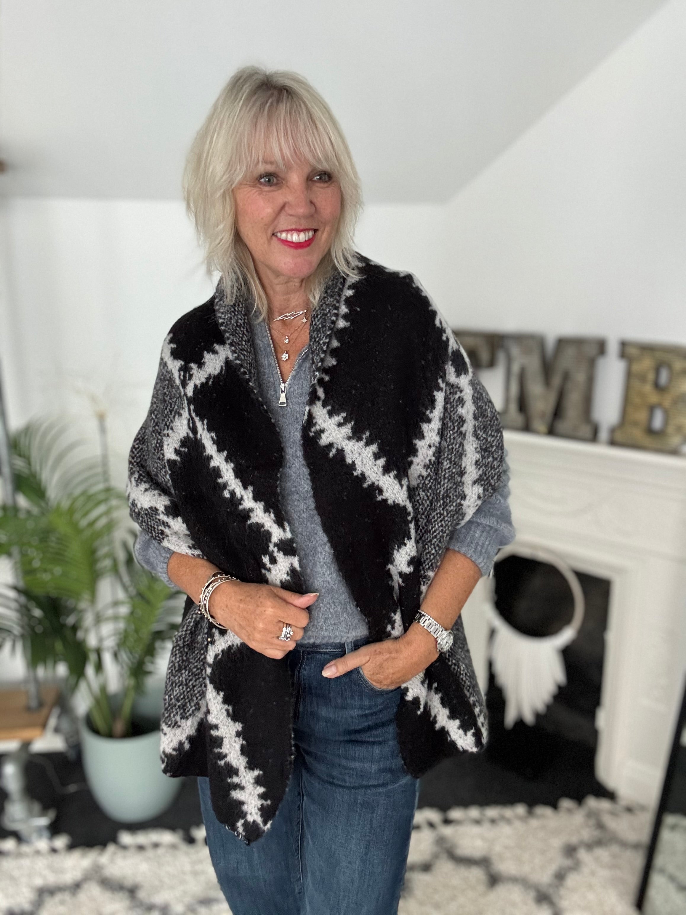 Super Soft Check Scarf in Black & Grey