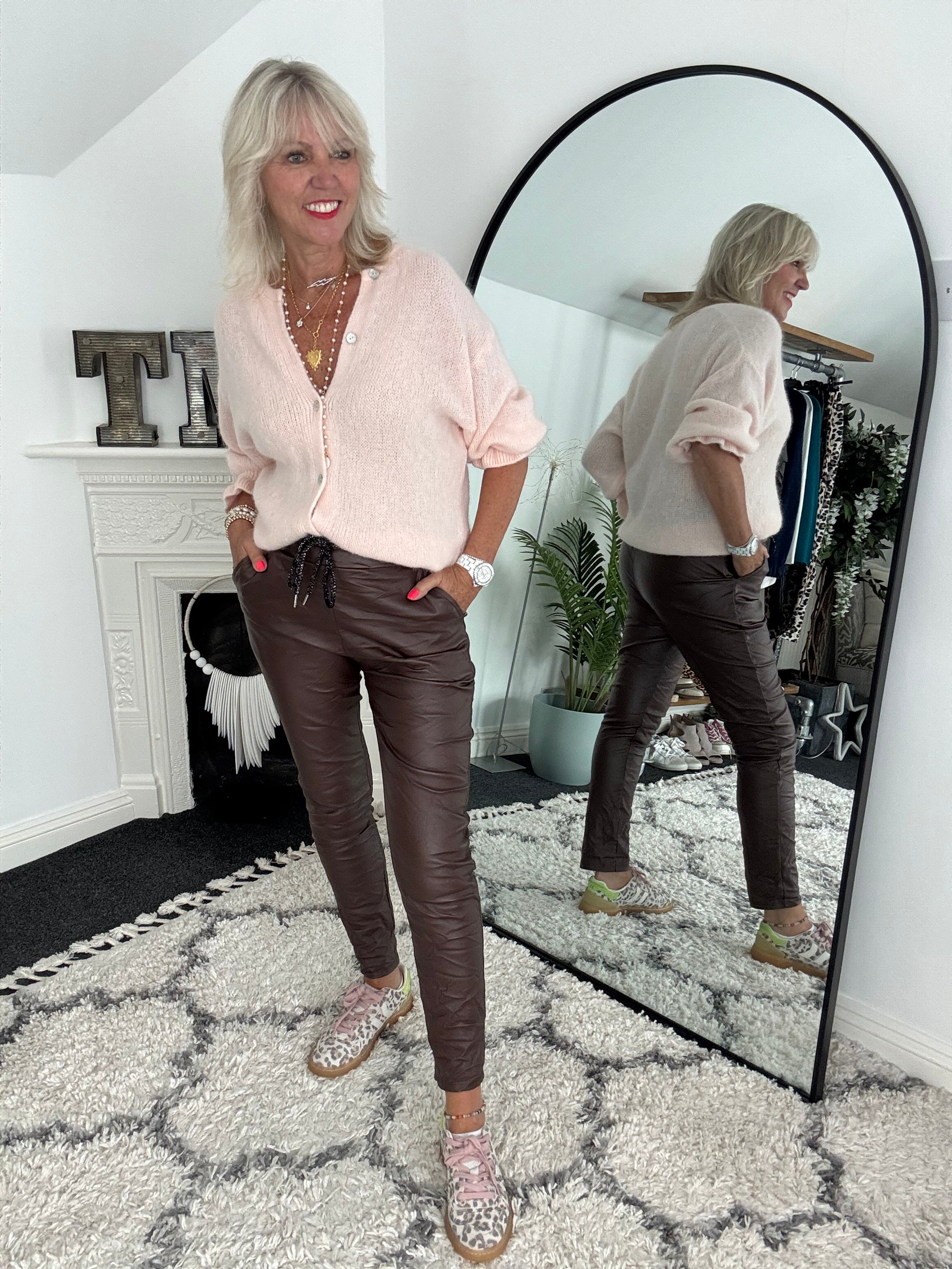 Super Stretch Joggers in Waxed Chocolate