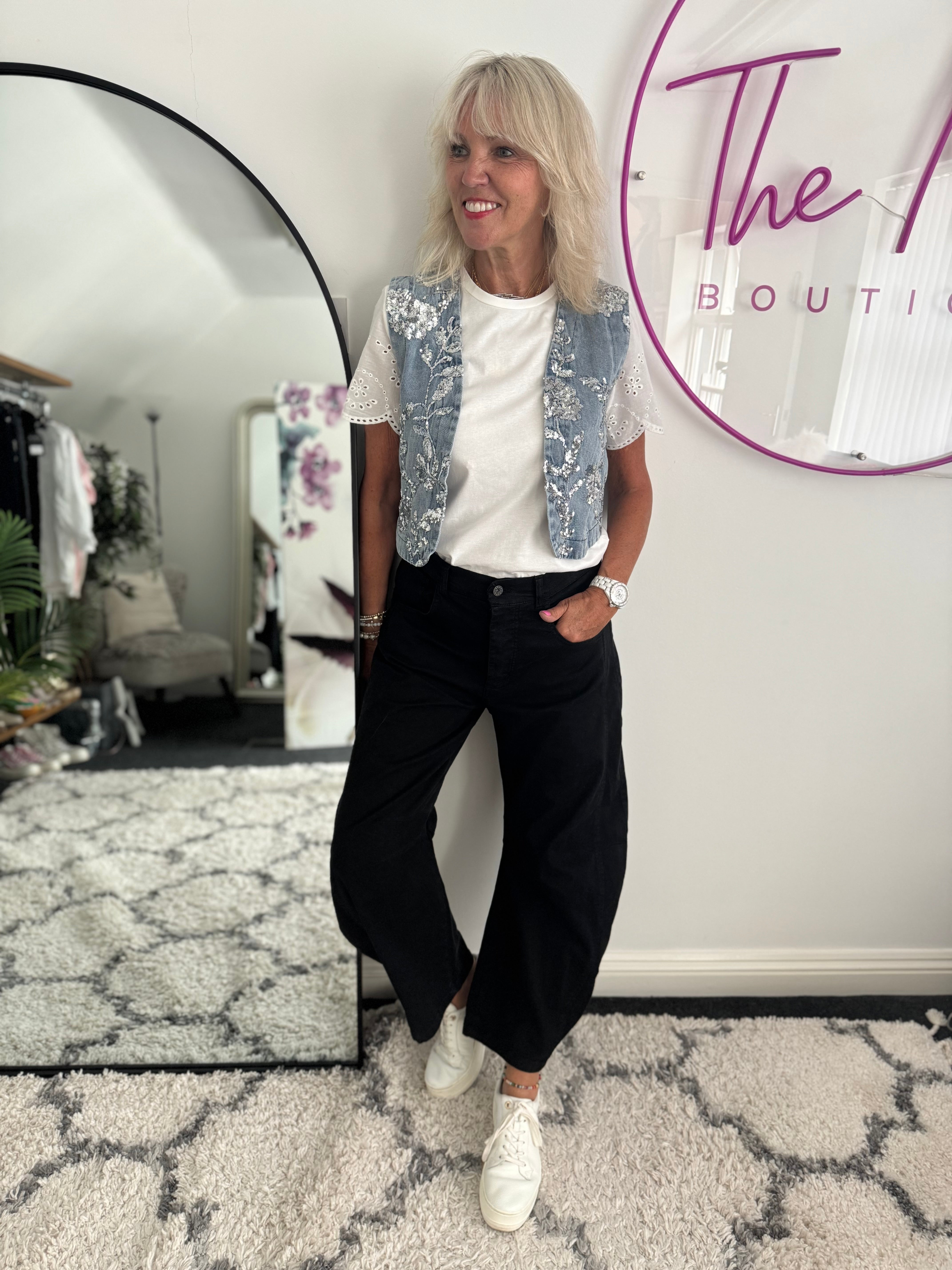Barrel Leg Jeans with Elasticated Waist in Black