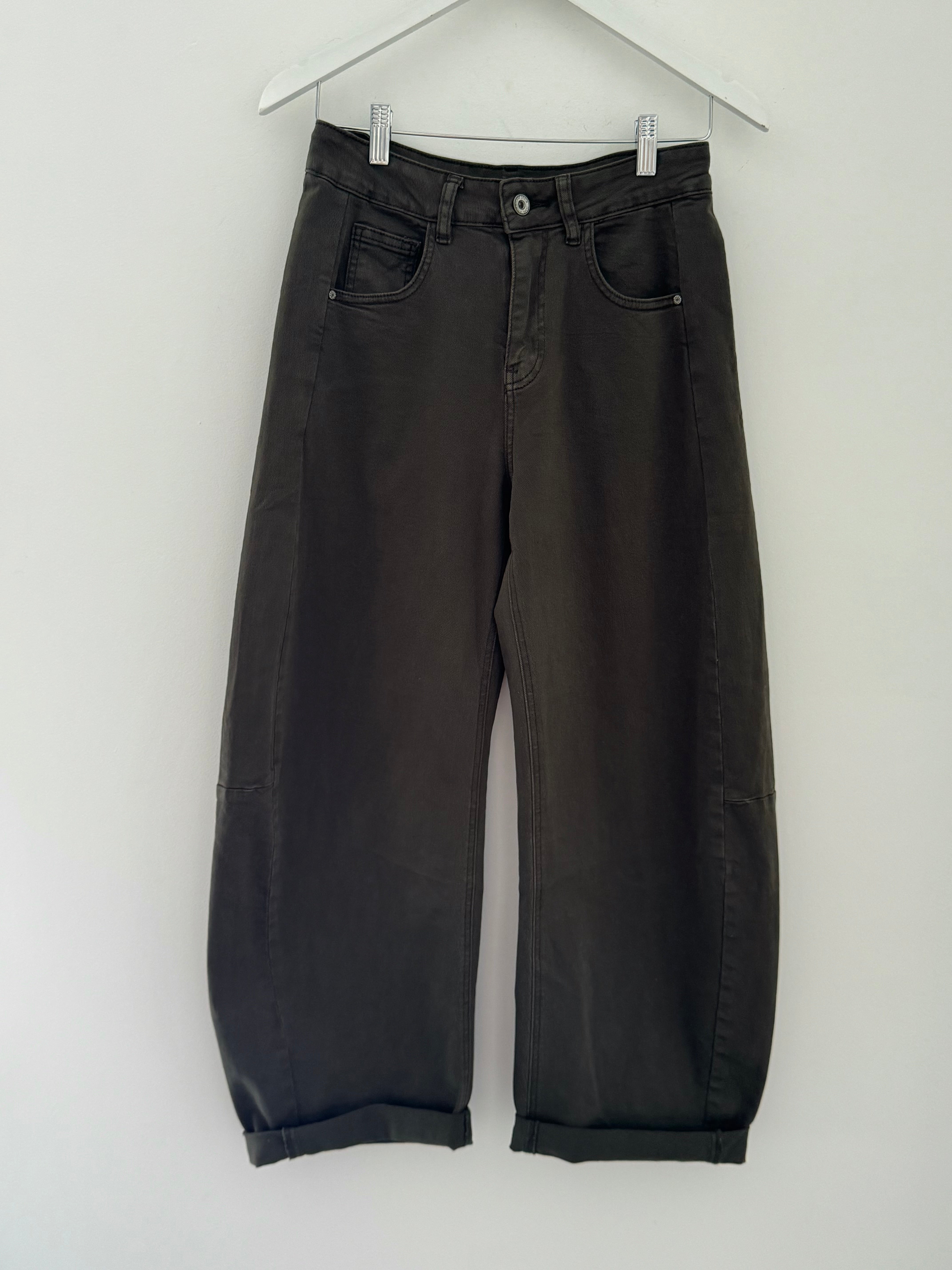 Barrel Leg Jeans in Deep Khaki