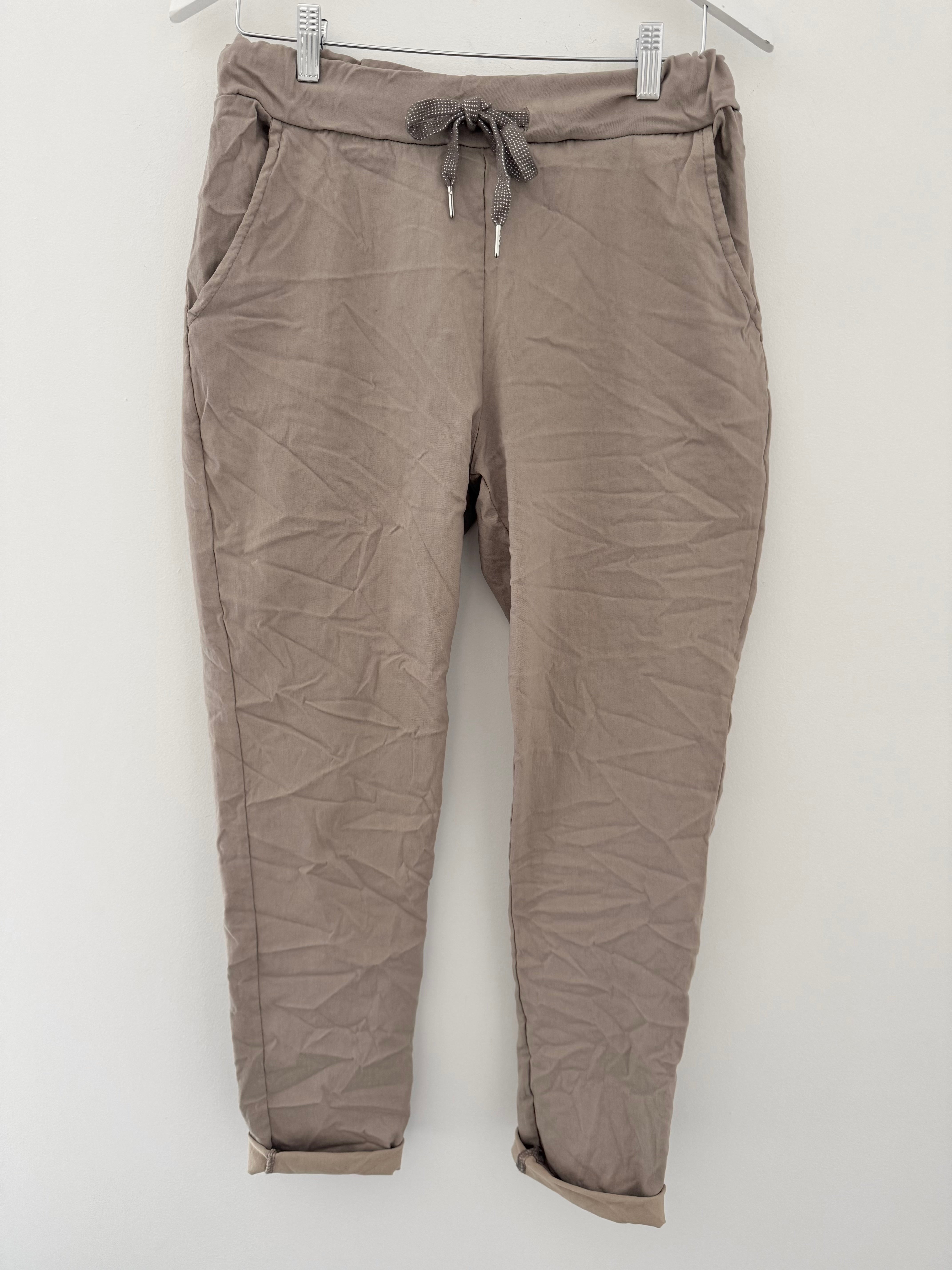 Super Stretch Joggers in Mocha