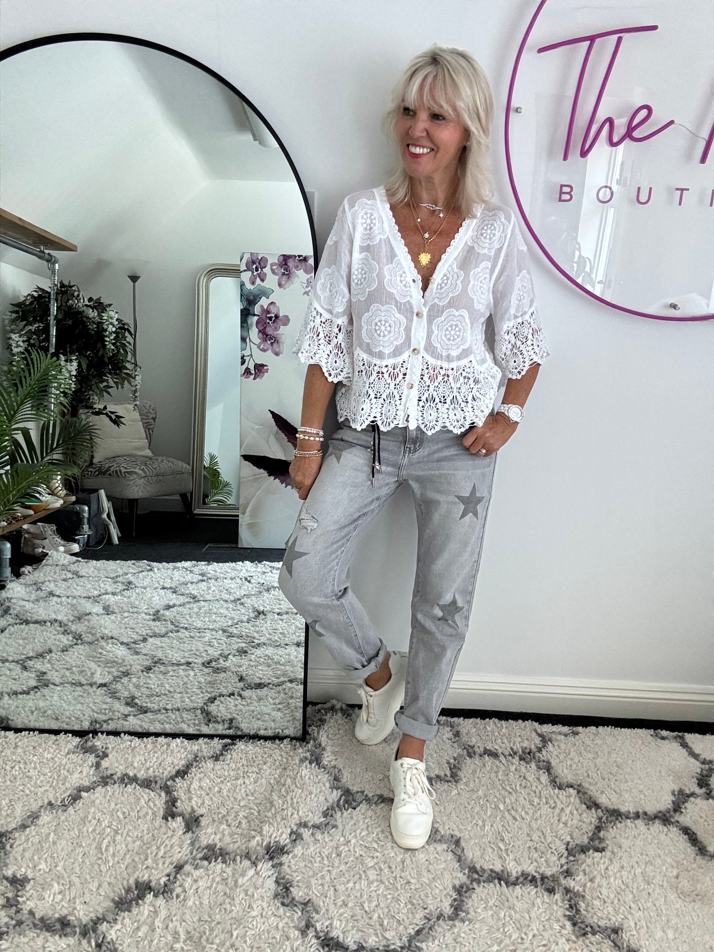 Slim Boyfriend Jeans with Stars in Vintage Grey