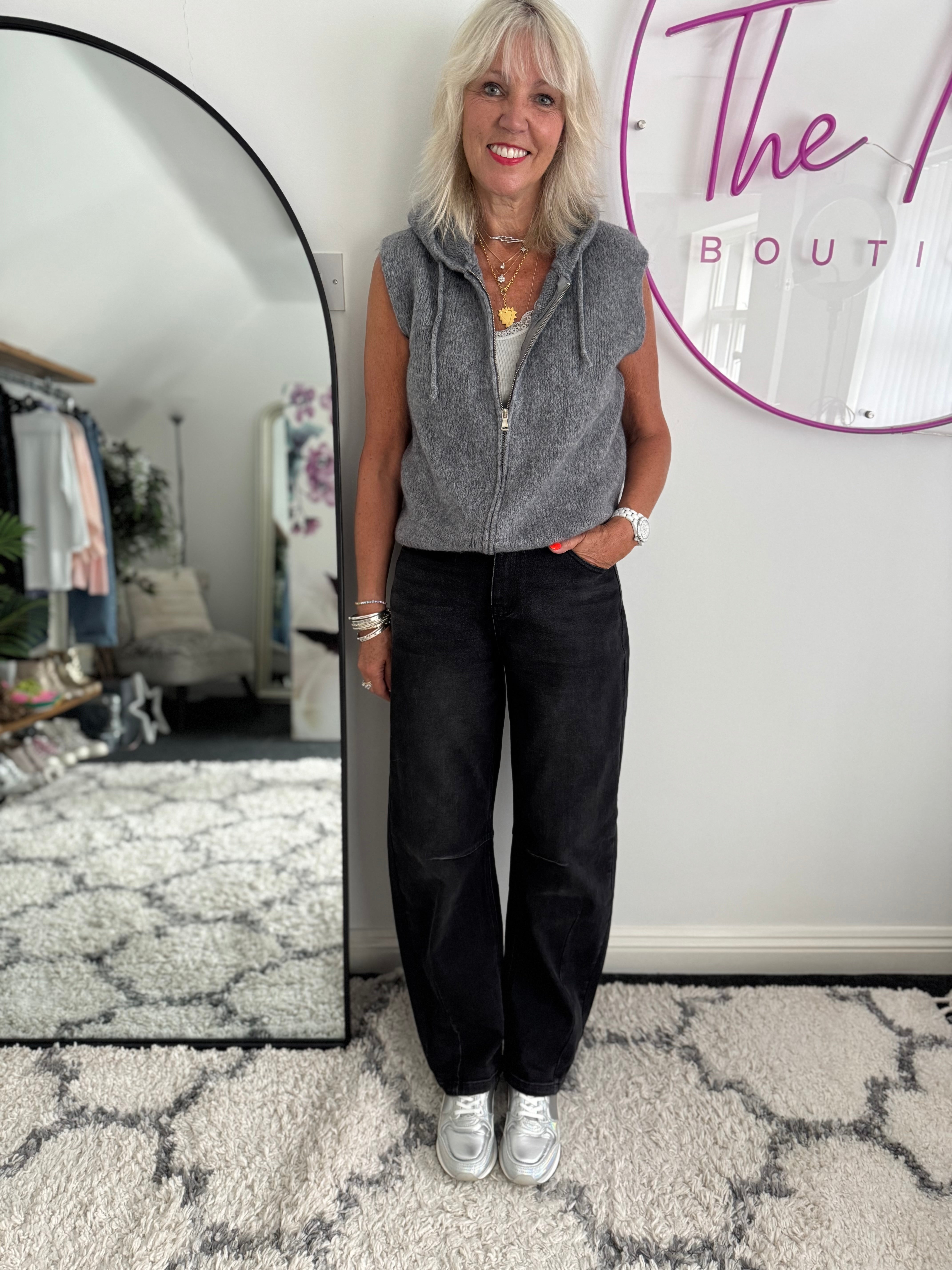 Relaxed Boyfriend Jeans in Black Denim