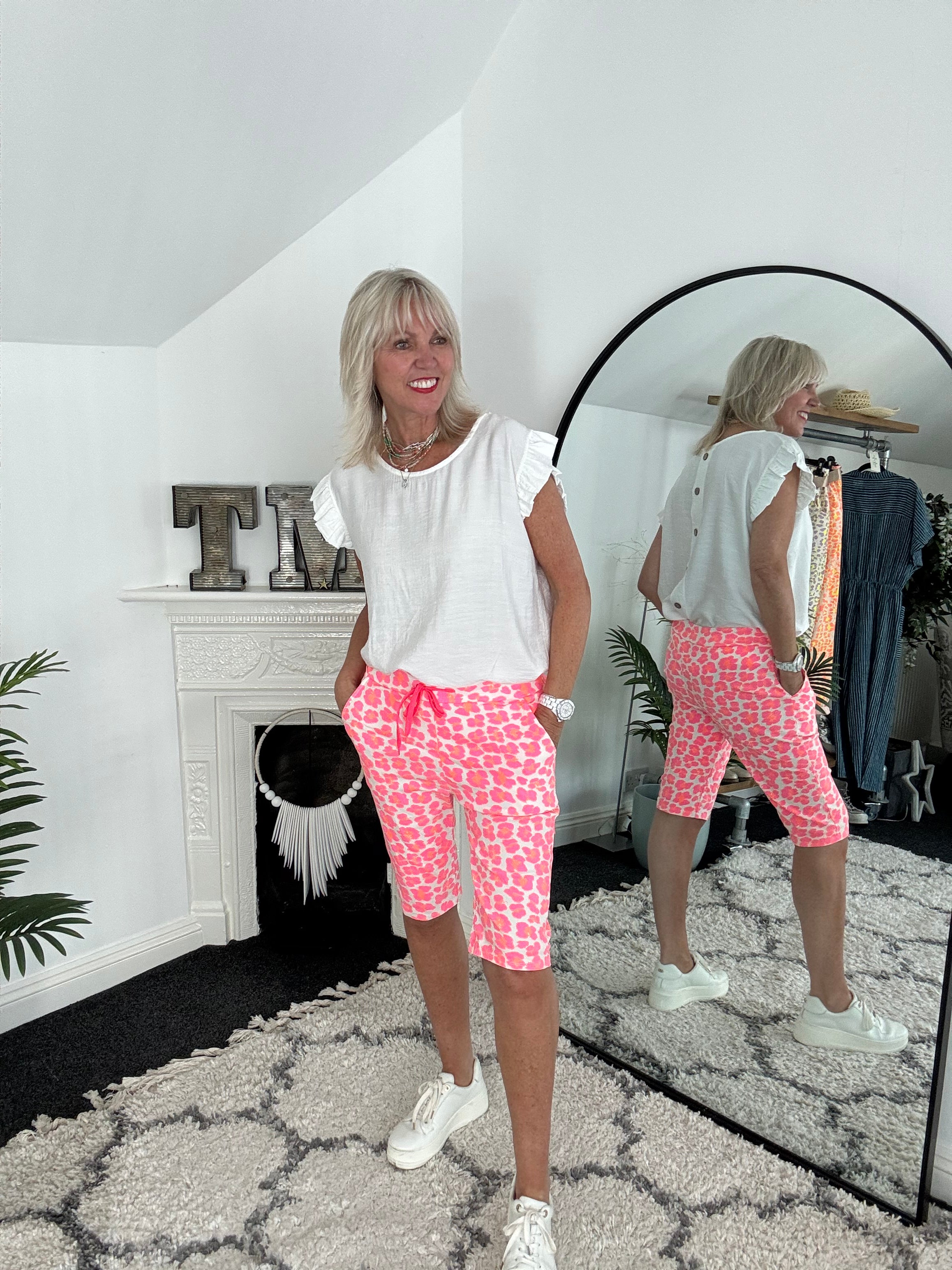 Super Stretch Shorts in Neon Leopard