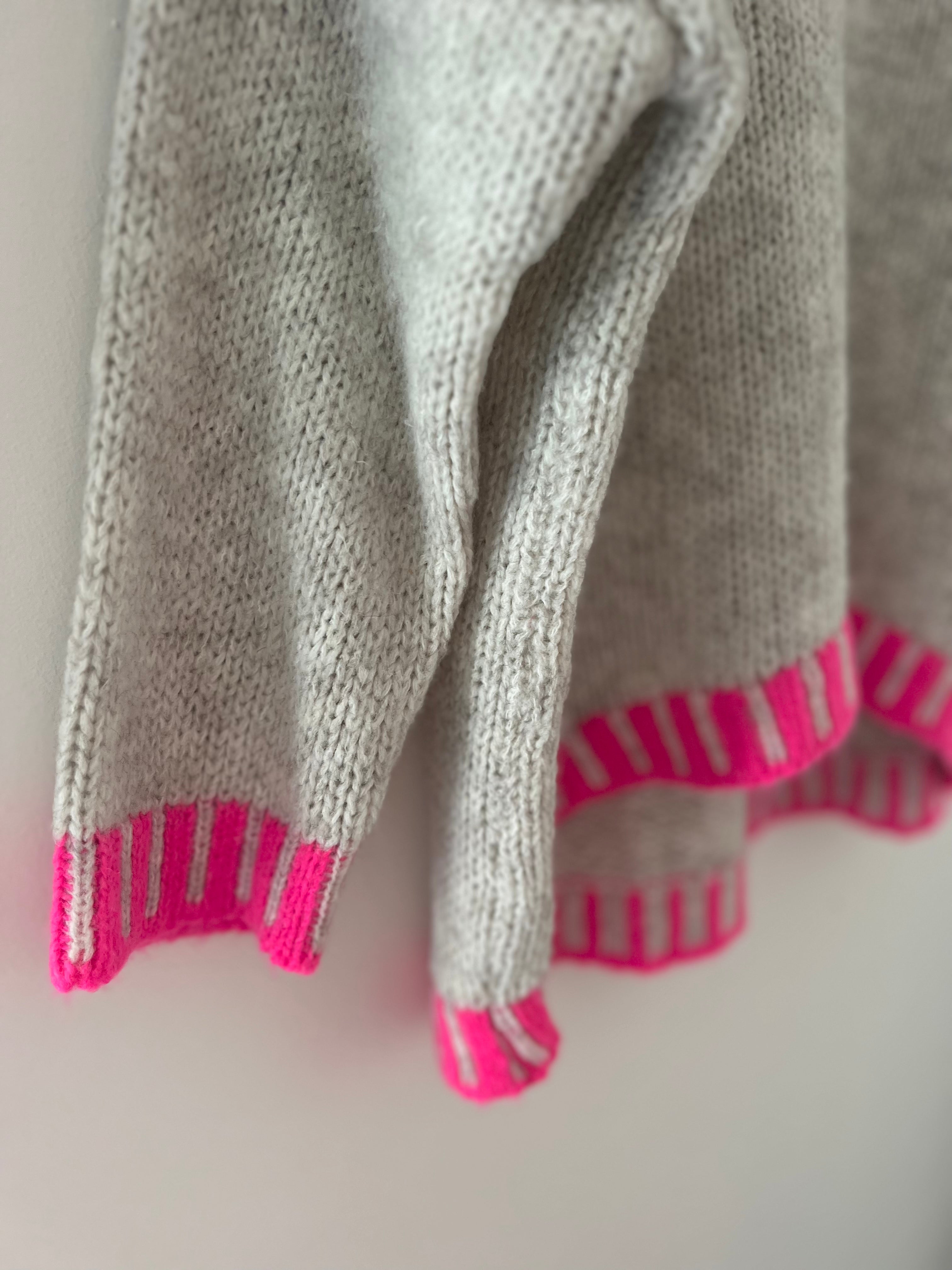 Stunning Jumper in Stone Grey & Pink