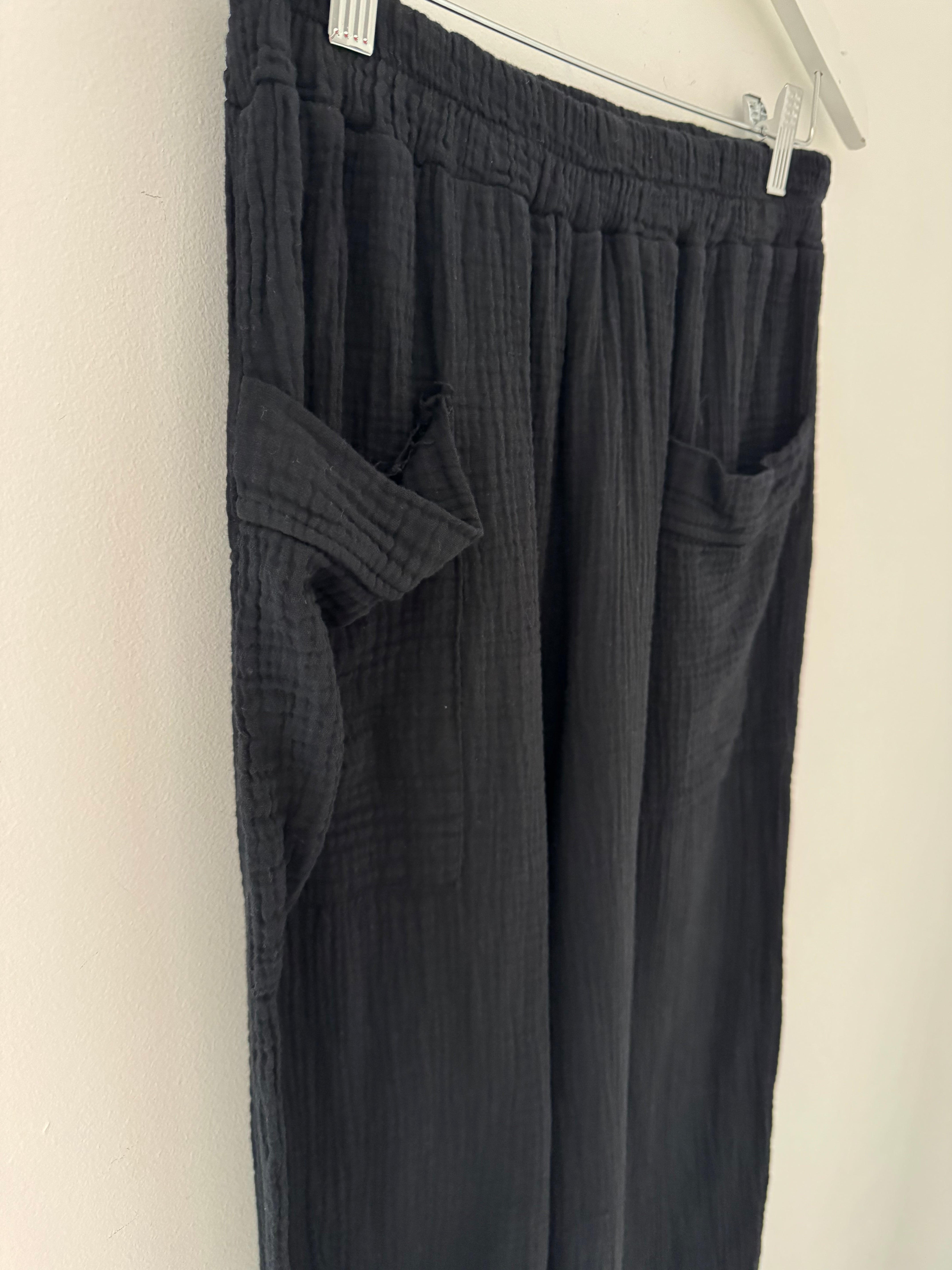 Barrel Leg Cheesecloth Trousers in Black