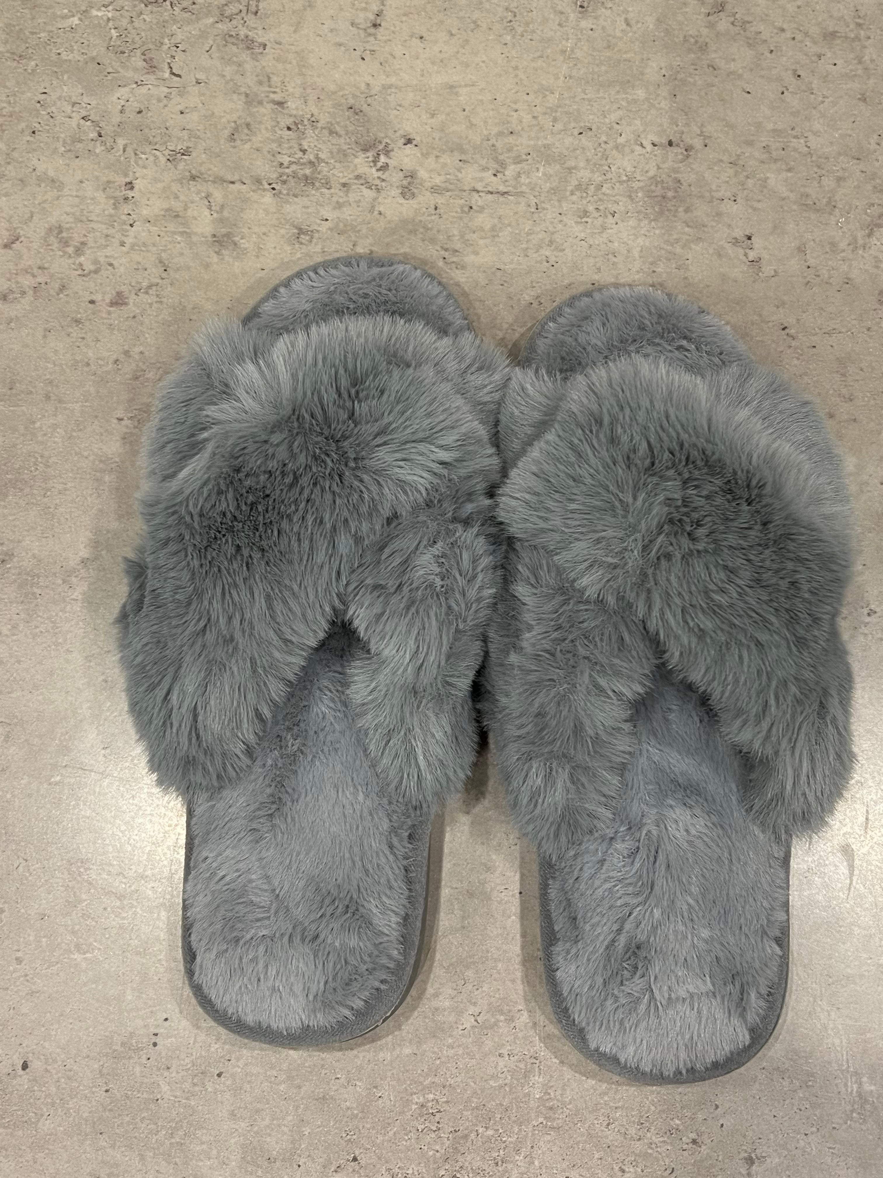 Faux Fur Crossover Slippers in Grey