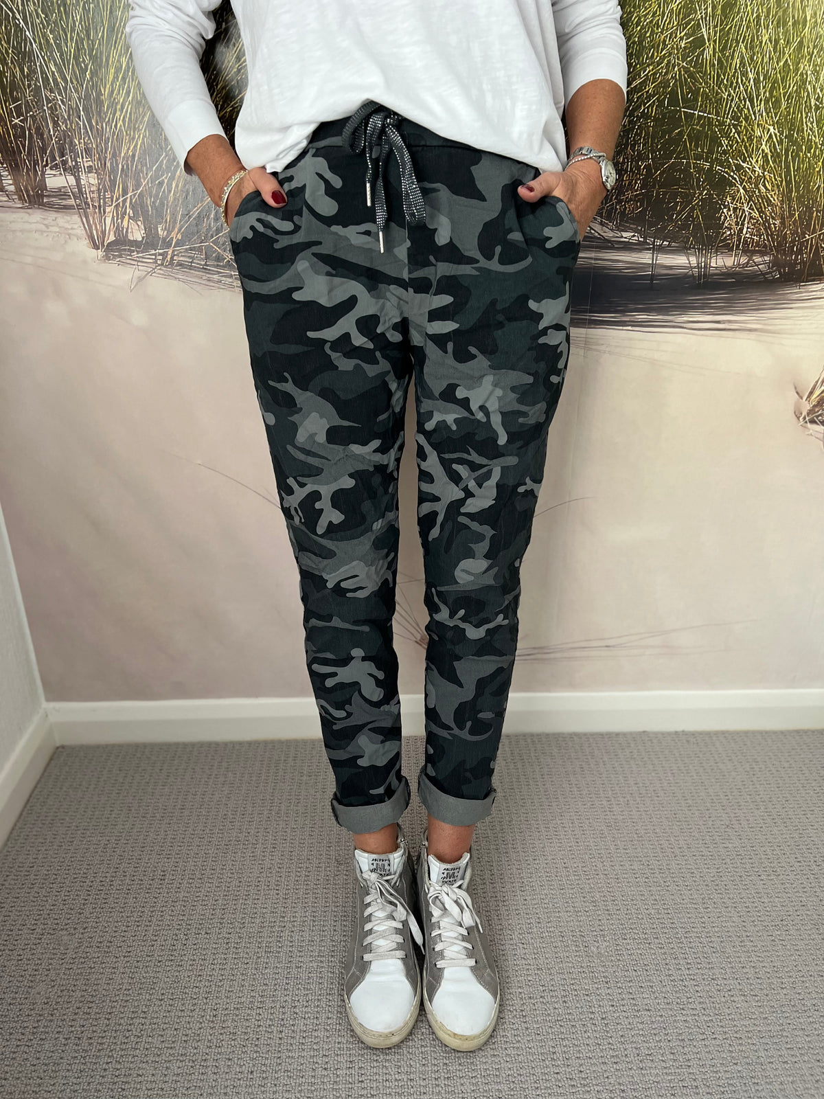 Women's S Dragon Fit Grey Camo Jogger-M8  Grey camo, Pants for women, High  waisted sweatpants