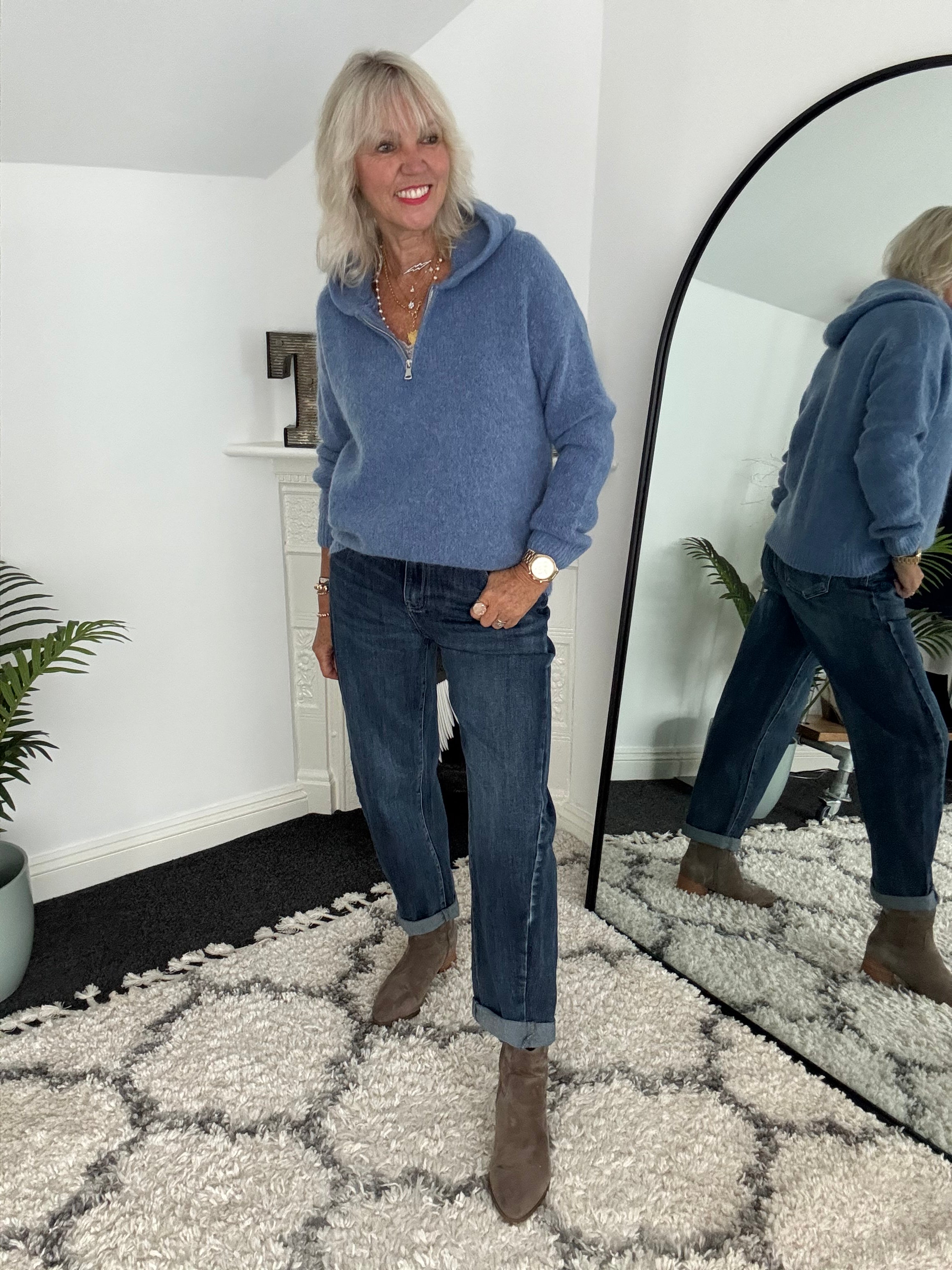 Stretch Boyfriend Jeans in Mid Denim