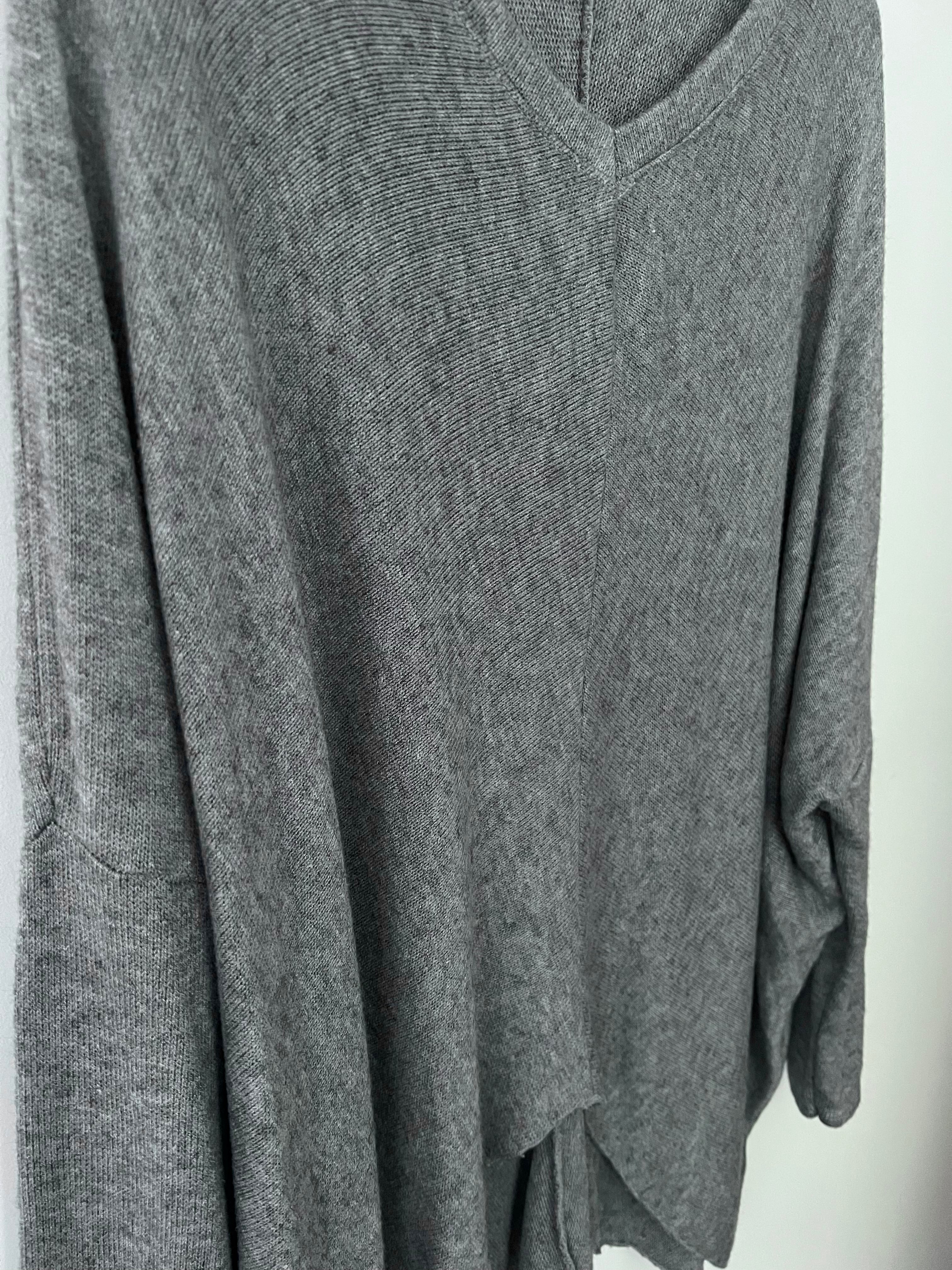 Hi Lo Lightweight Jumper in Grey