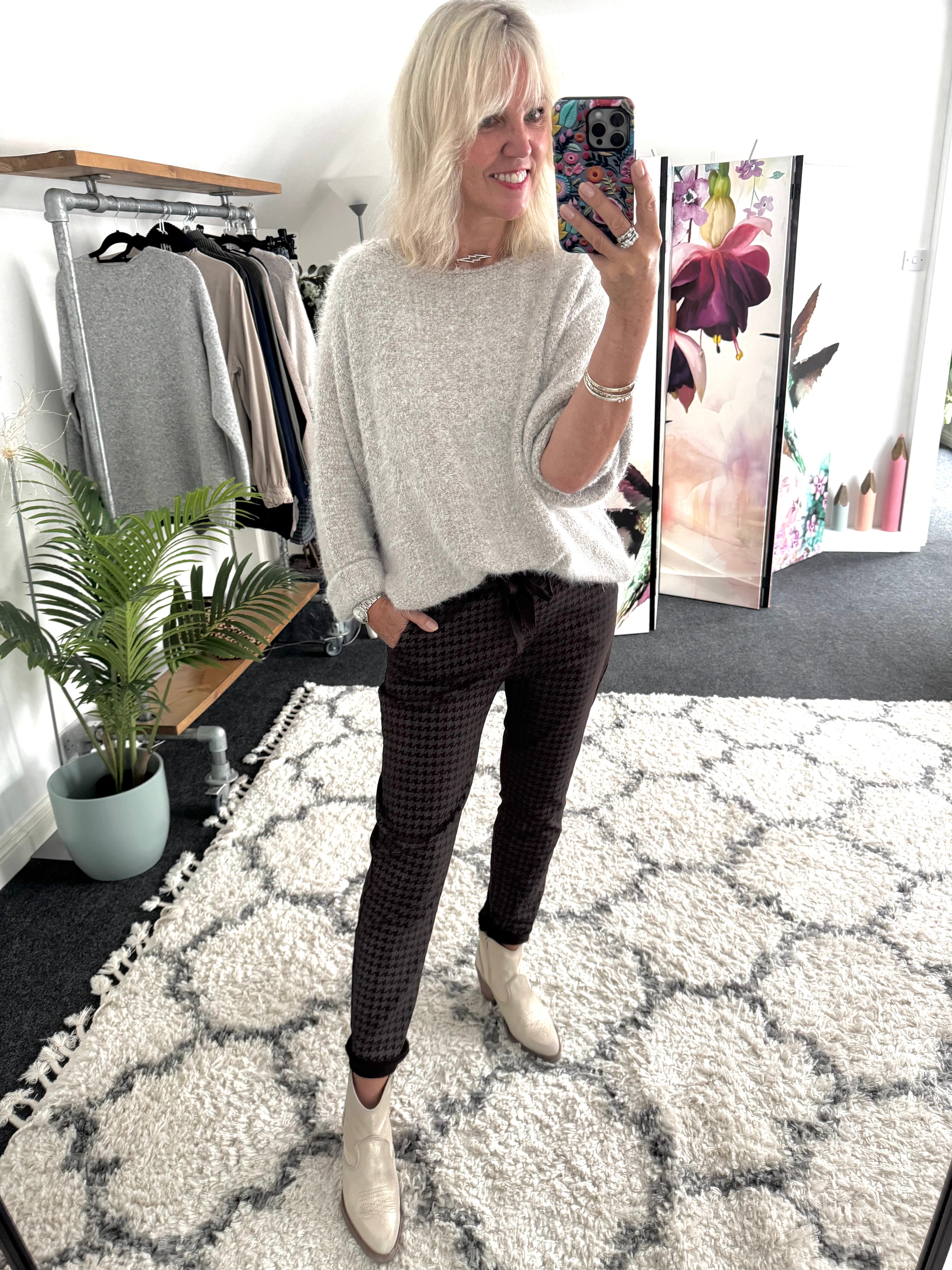 Stretch Dog Tooth Joggers in Soft Chocolate