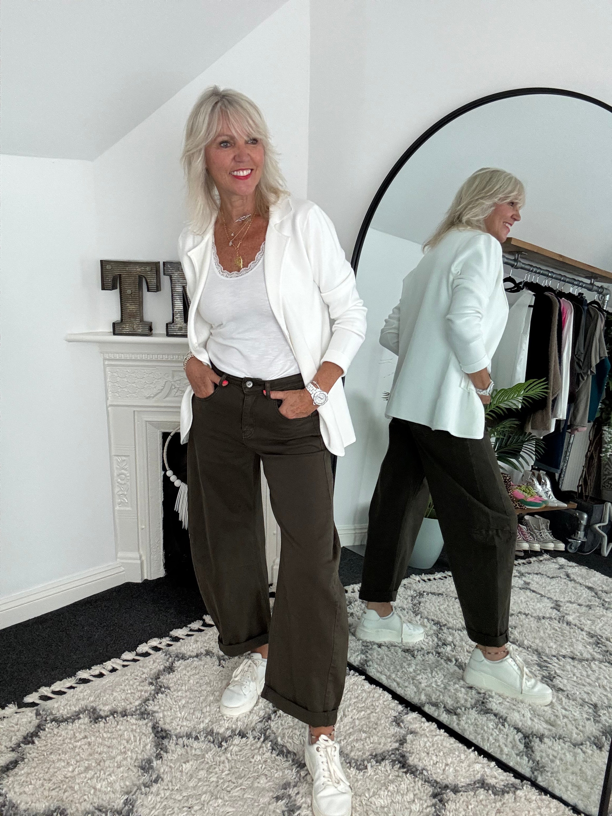 Barrel Leg Jeans in Deep Khaki