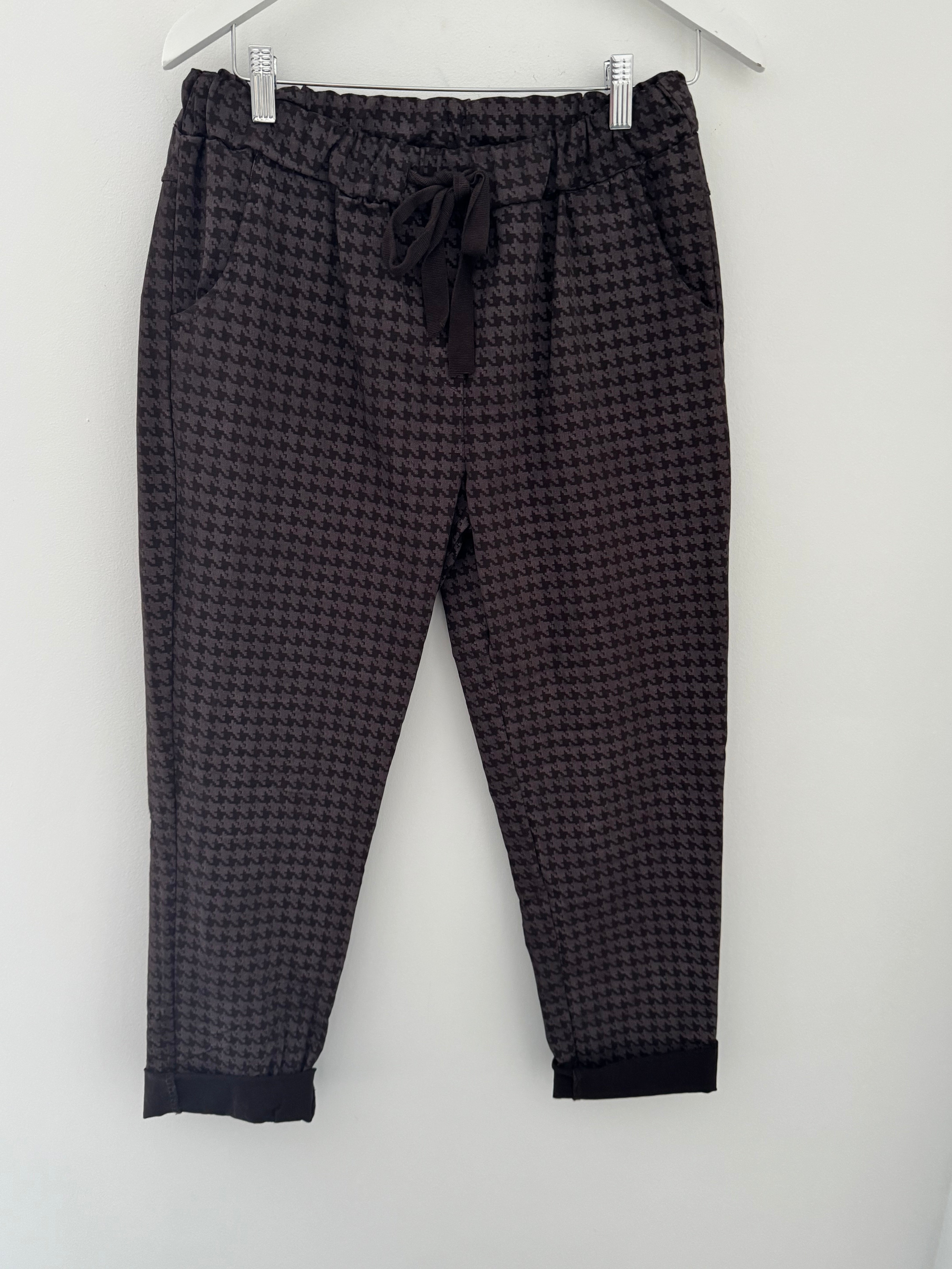 Stretch Dog Tooth Joggers in Soft Chocolate