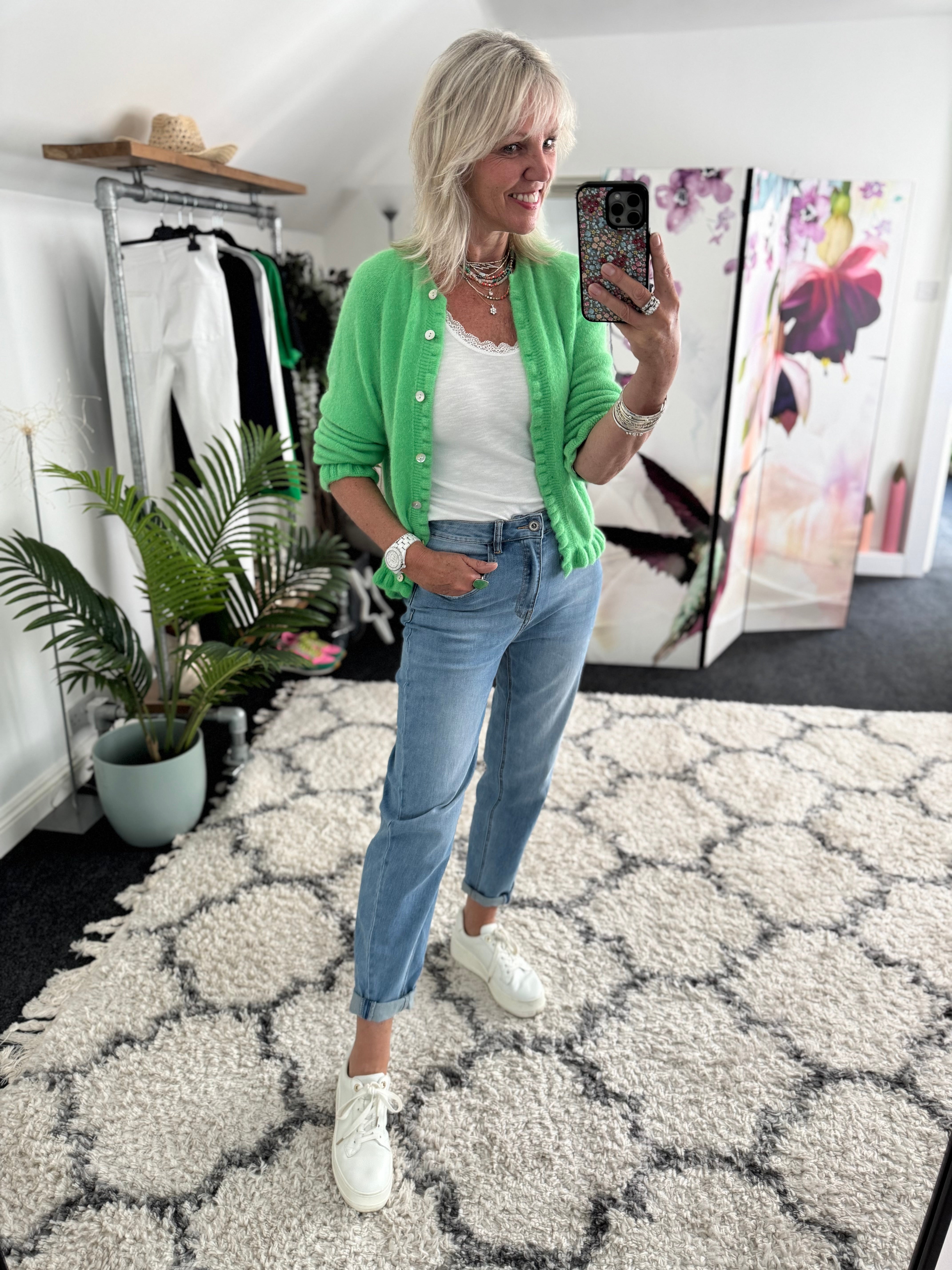 Slim Stretchy Barrel Leg Jeans in Washed Denim
