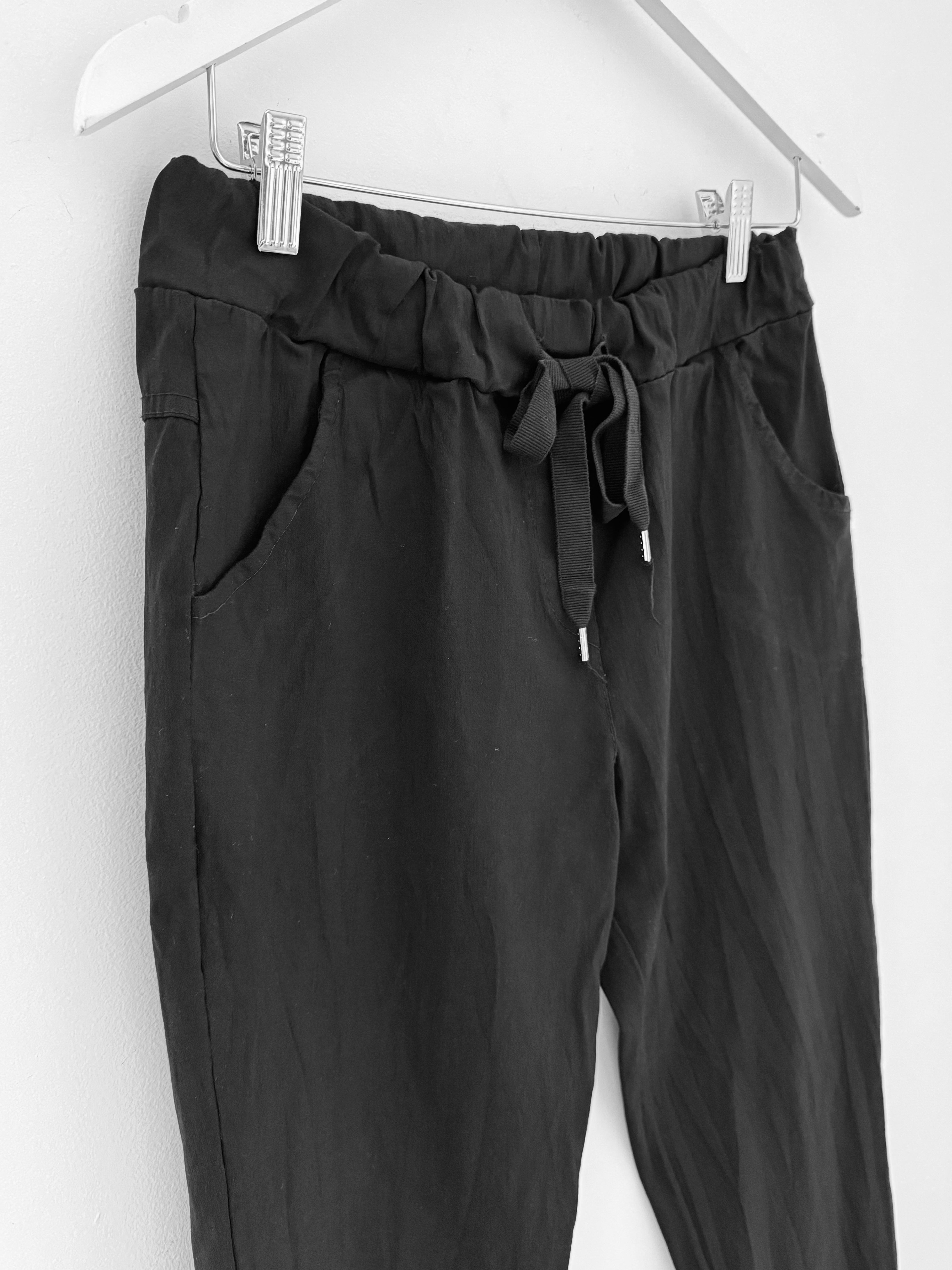 Slimfit Stretch Cotton Joggers in Black