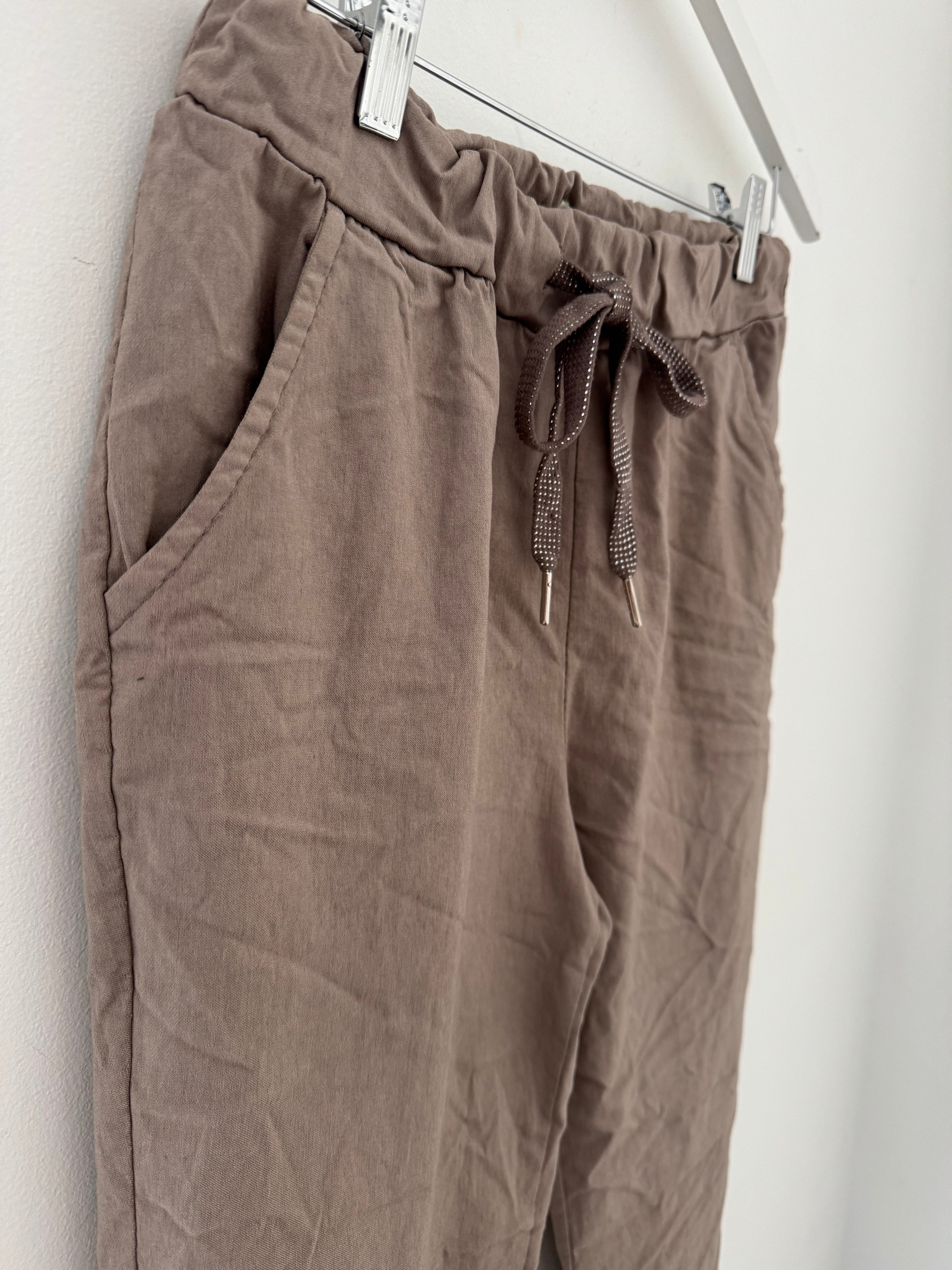 Super Stretch Joggers with Sparkly Tie in Mocha