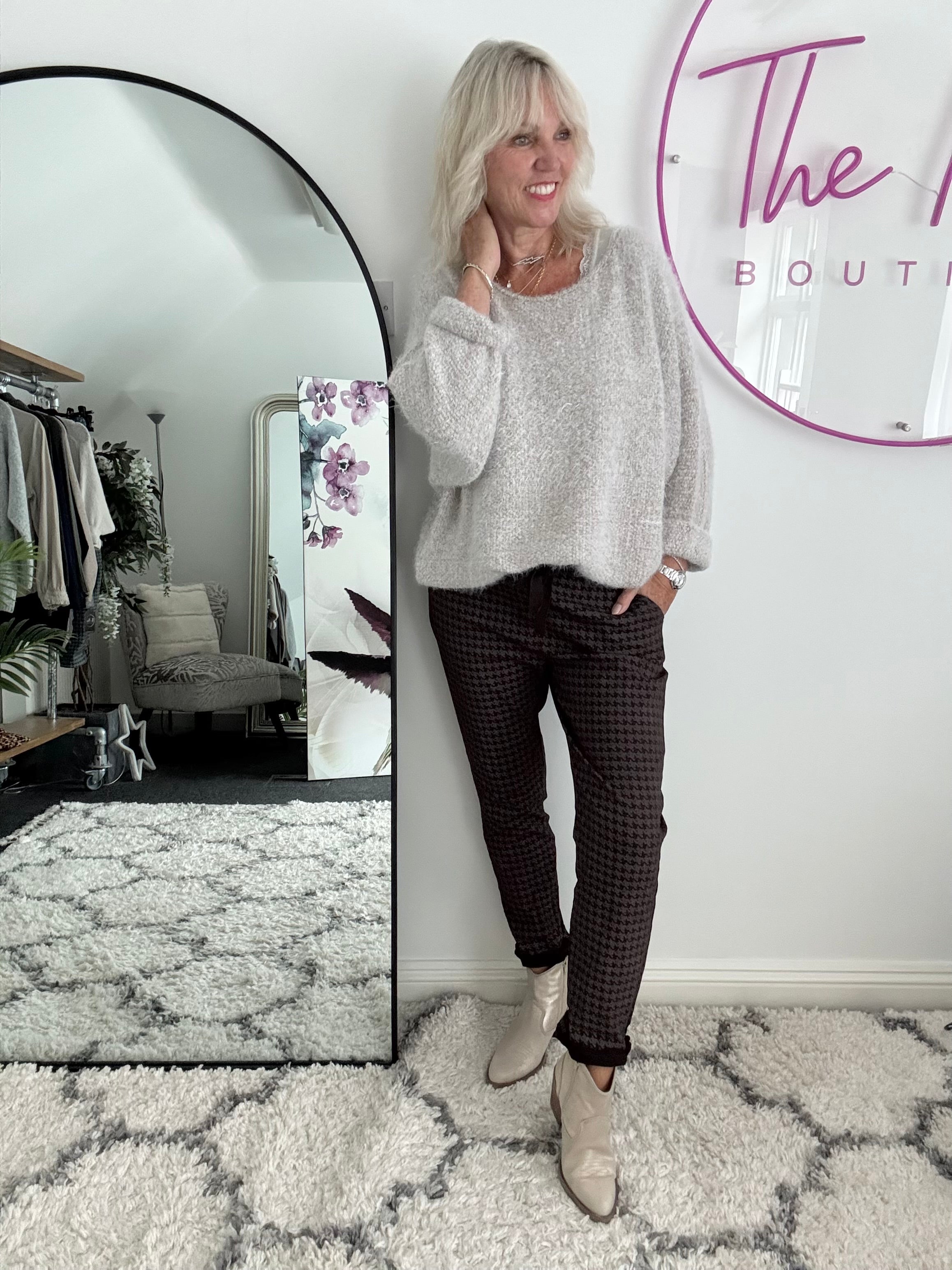 Stretch Dog Tooth Joggers in Soft Chocolate