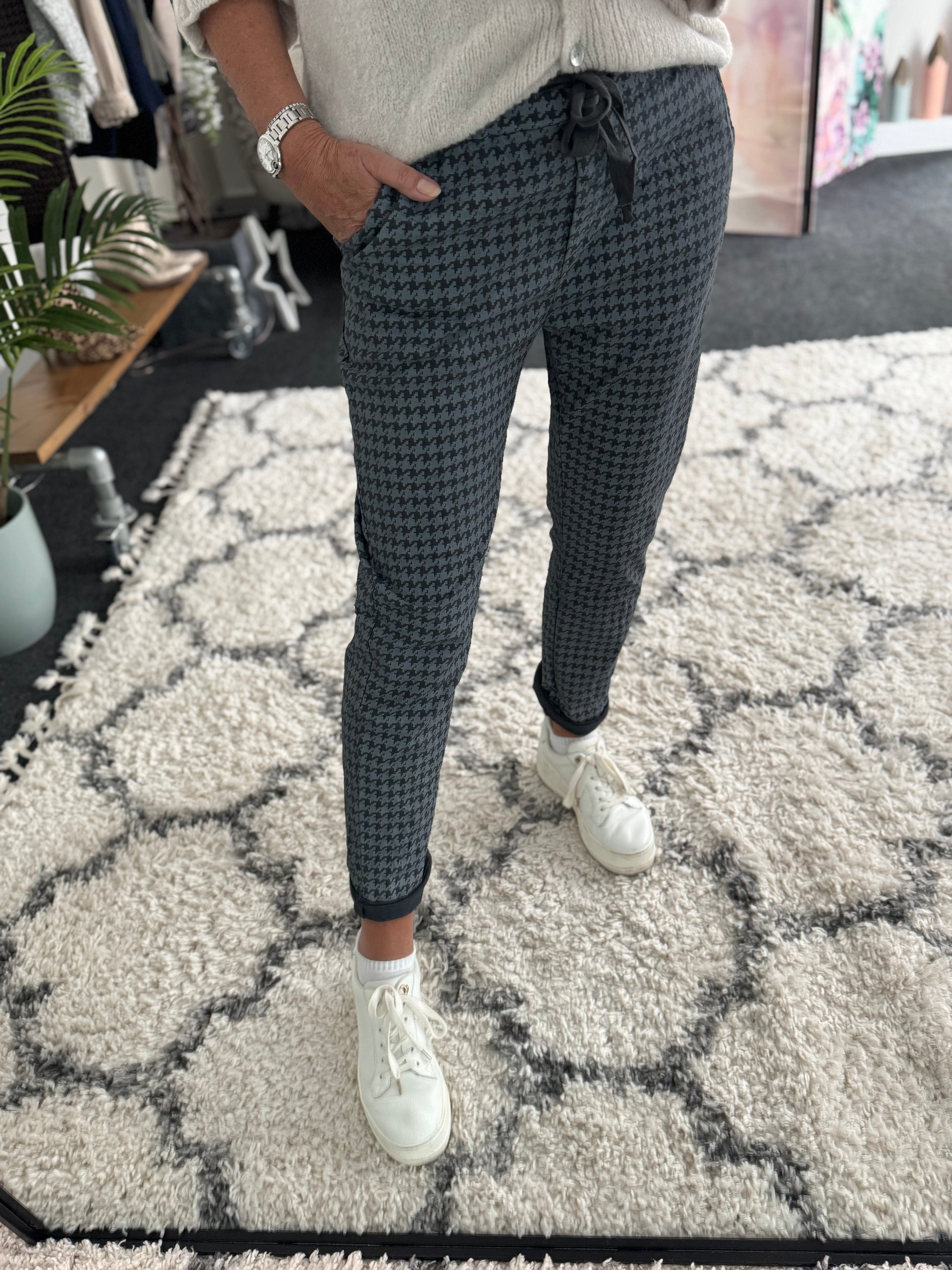 Stretch Dog Tooth Joggers in Grey