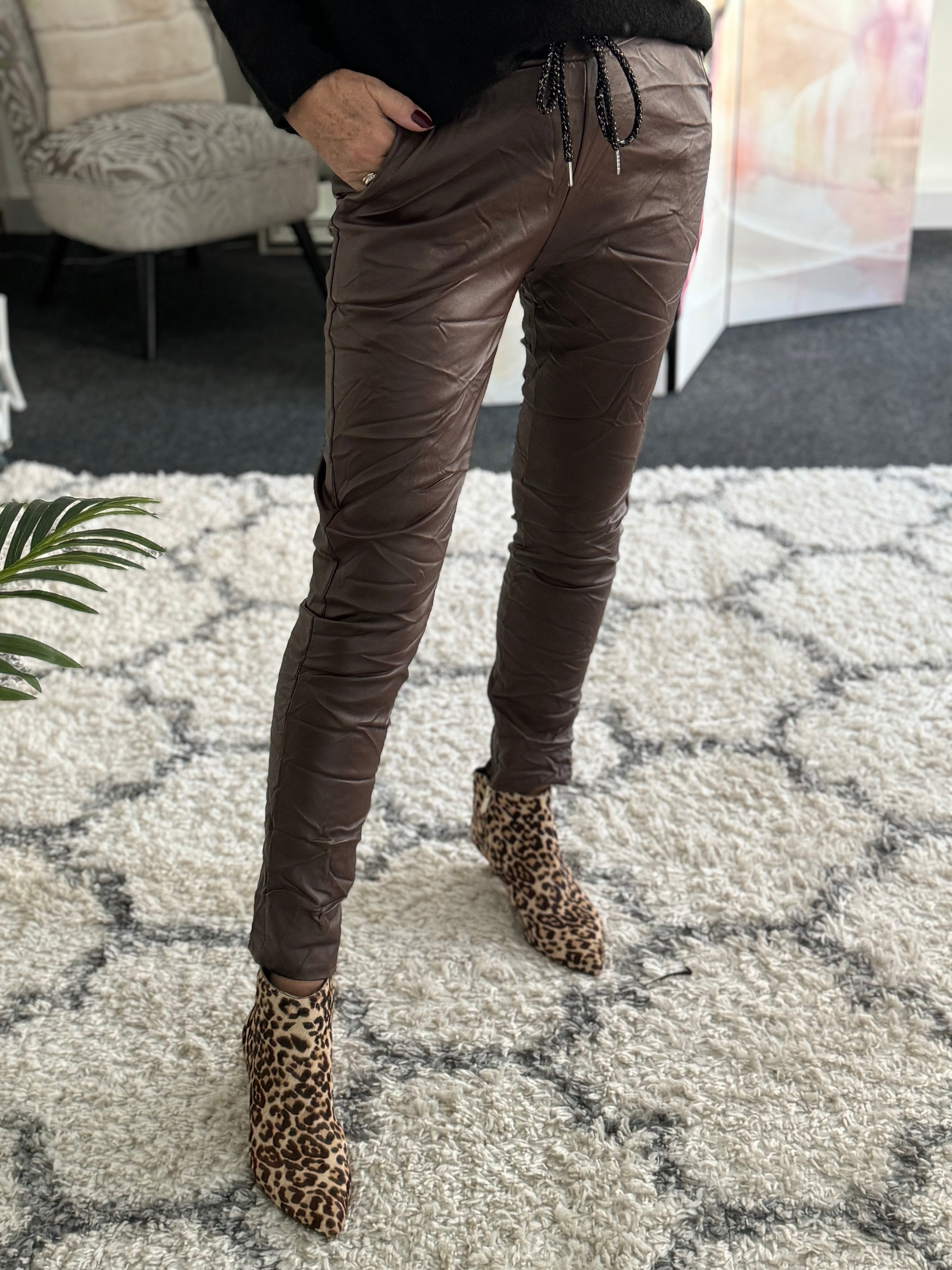 Super Stretch Joggers in Waxed Chocolate