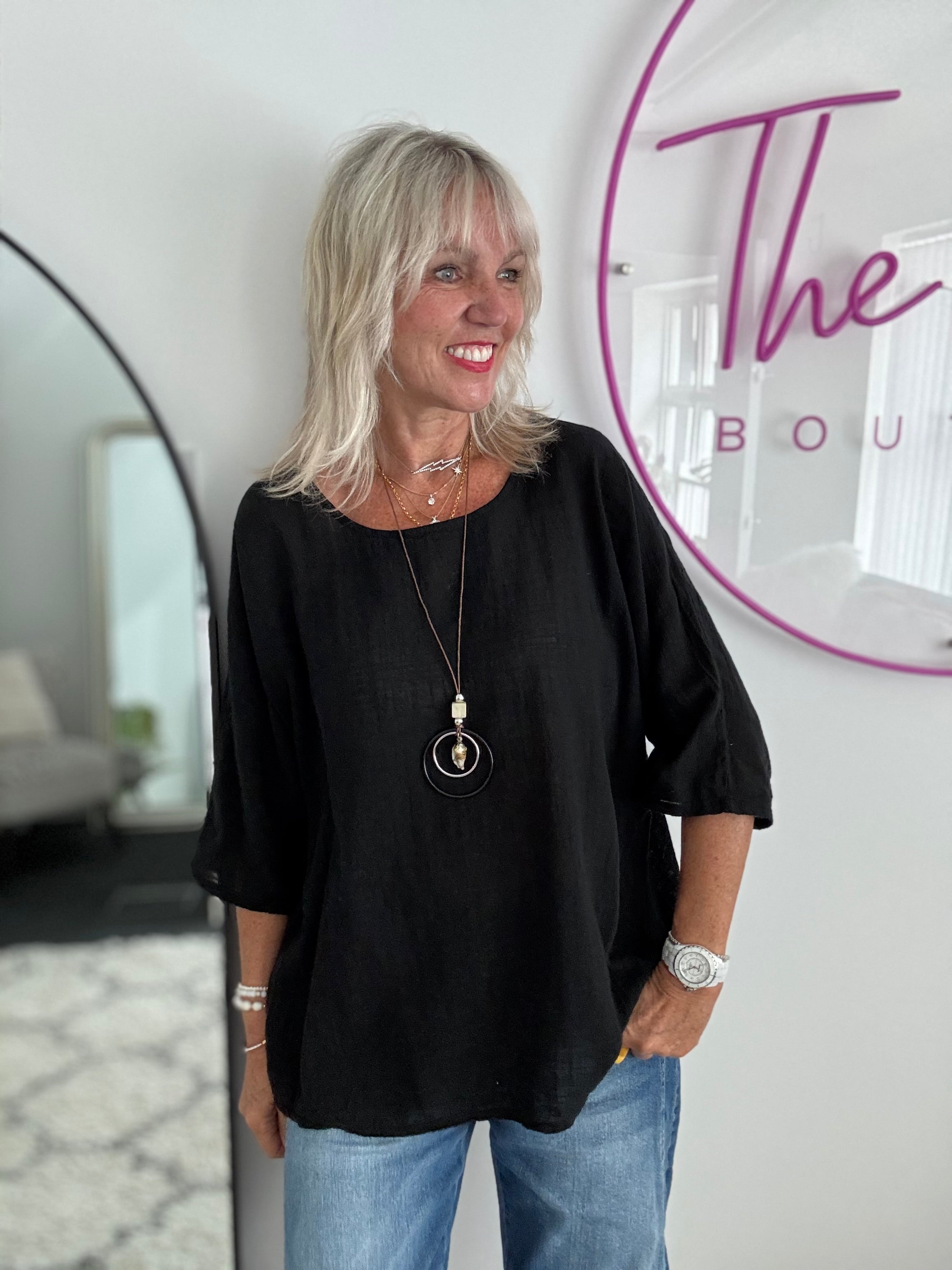Simple Cotton Scoop Neck Top in Black