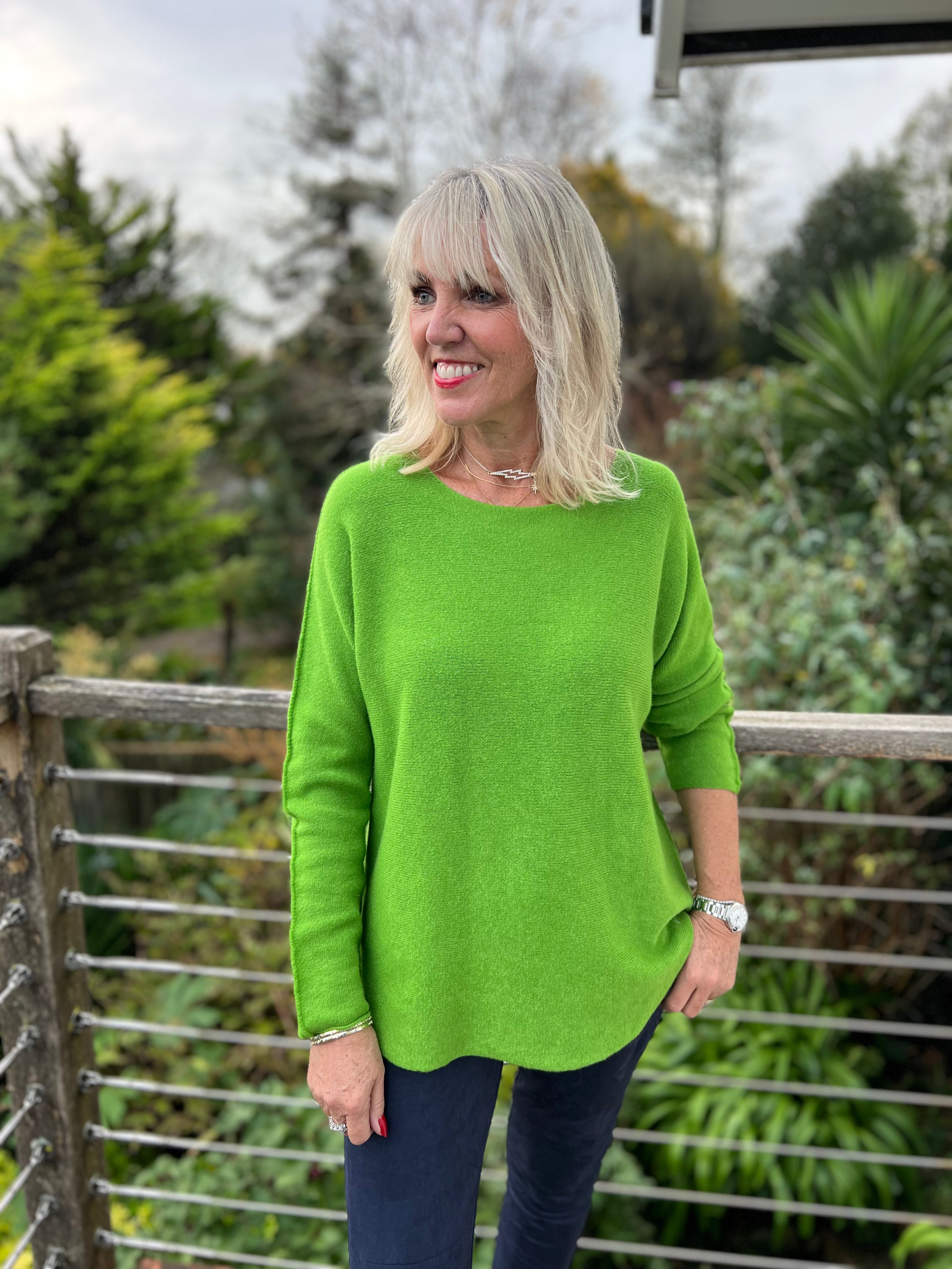 Simple Round Neck Jumper in Apple