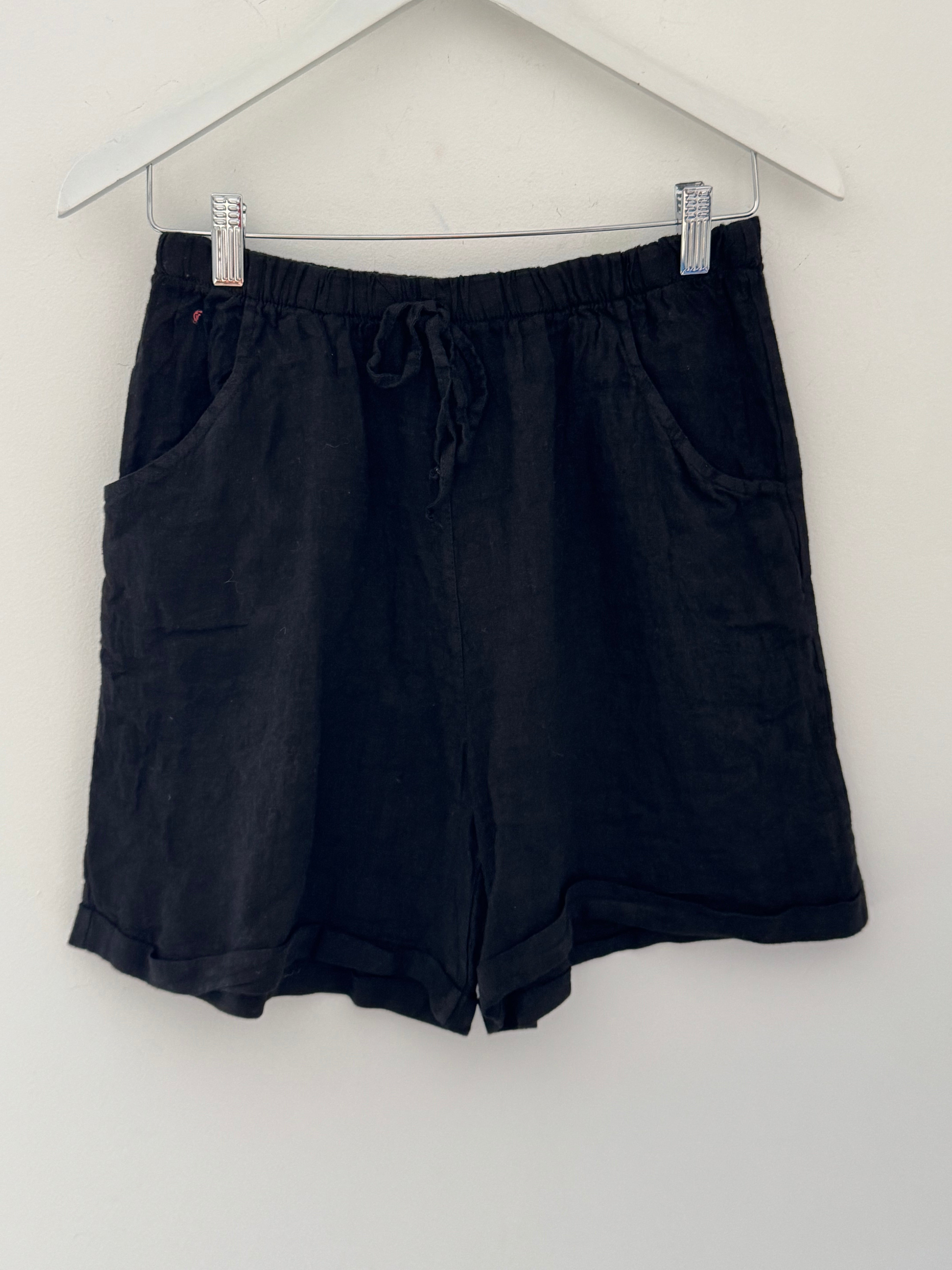 Linen Shorts in Black