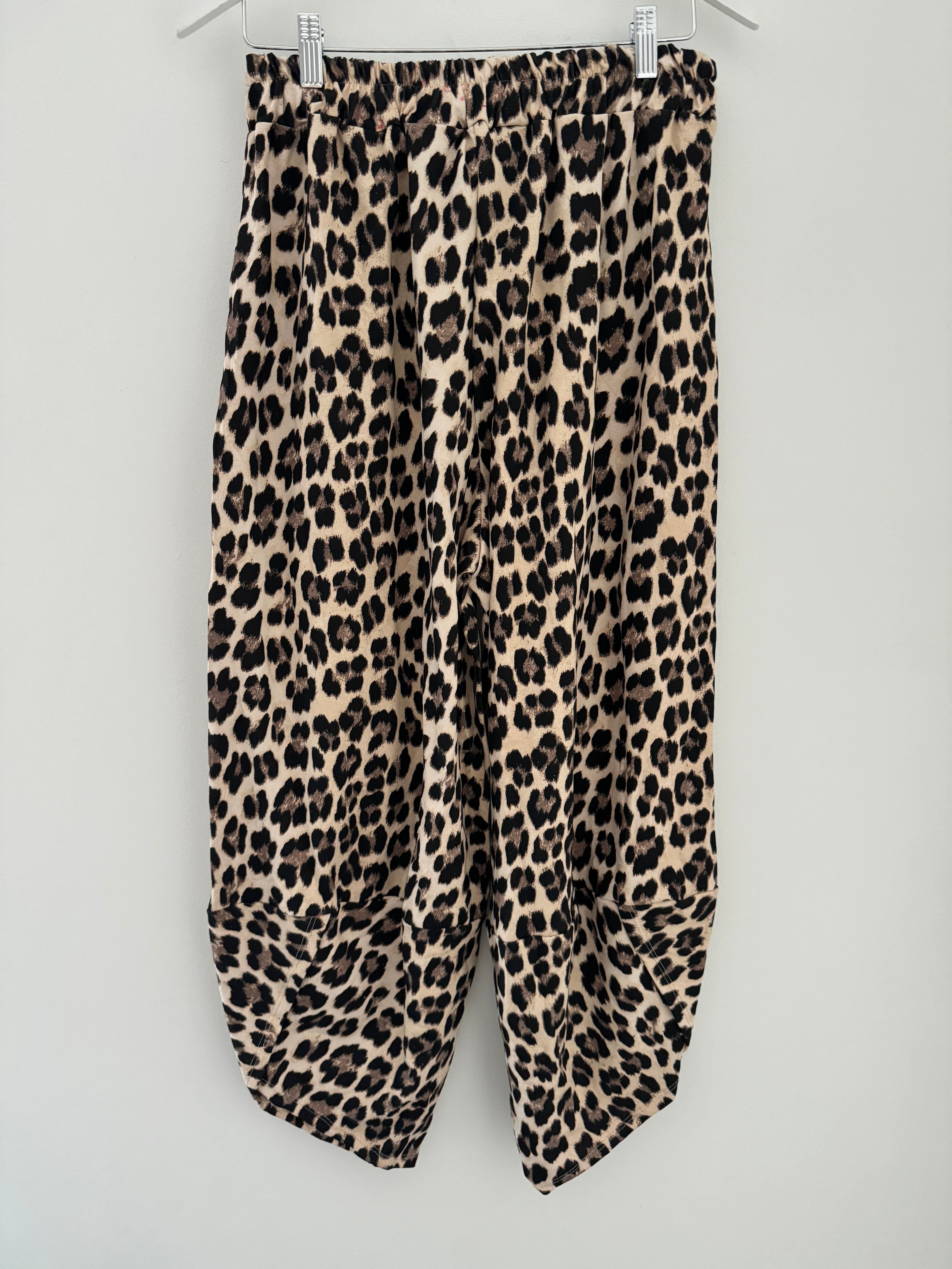 Barrel Stretch Trousers in Leopard