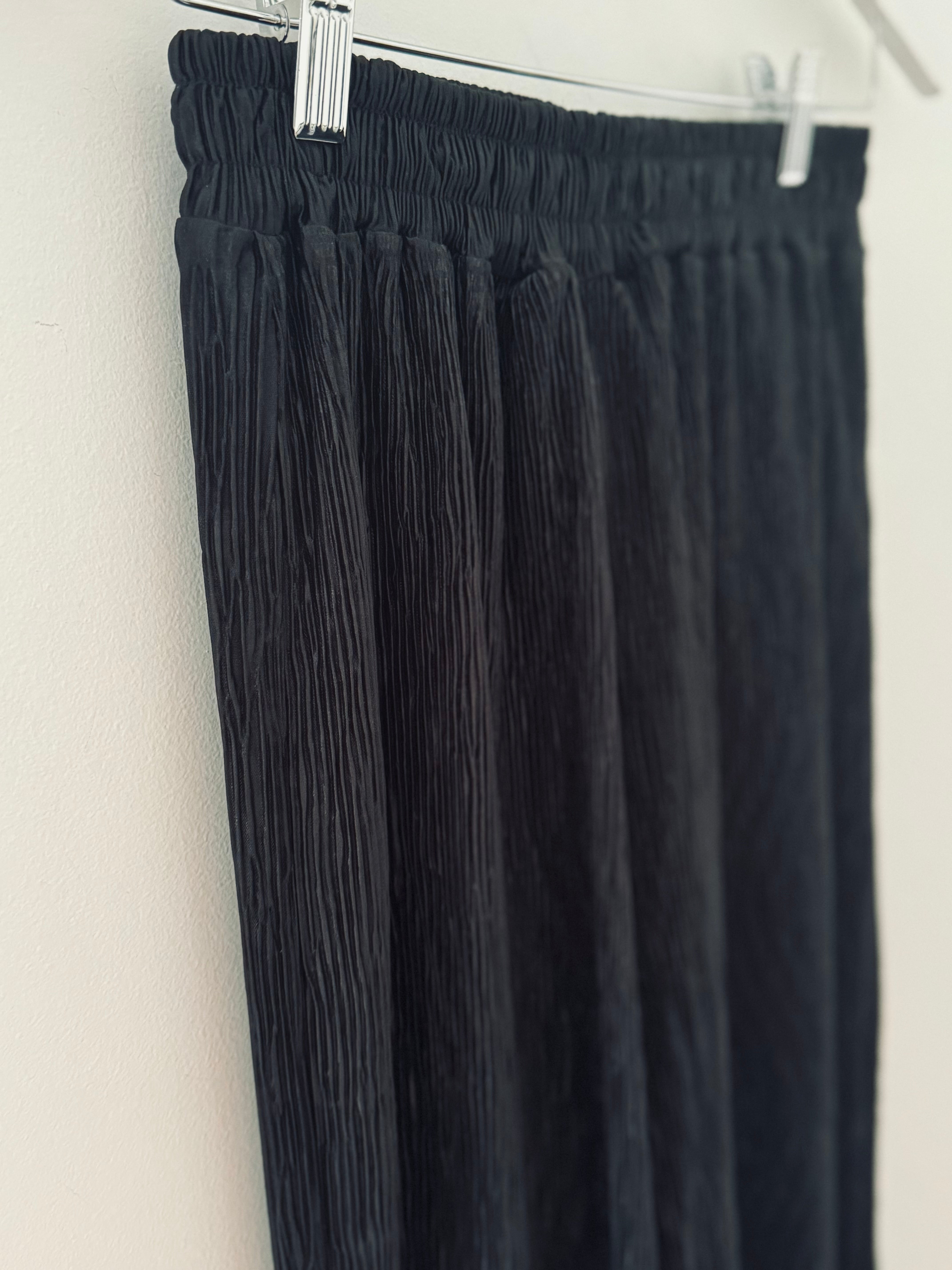 Crepe Plisse Trousers in Black