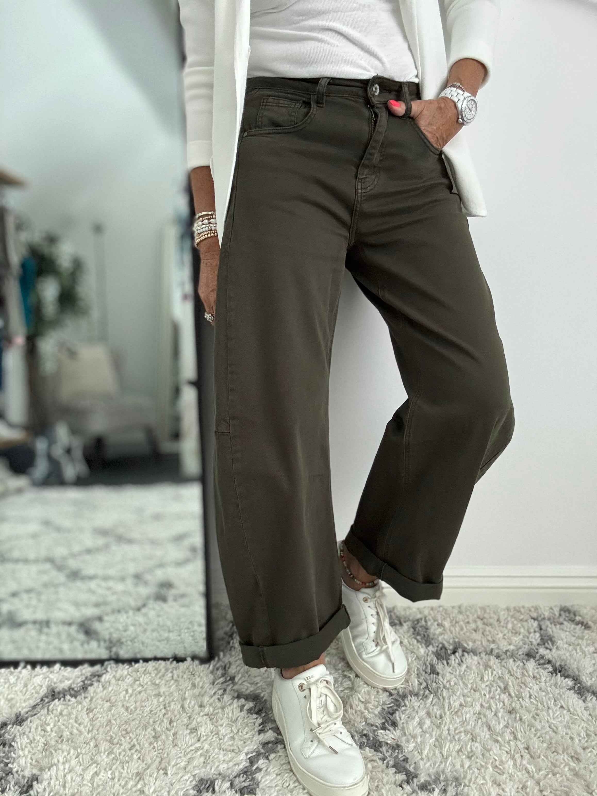 Barrel Leg Jeans in Deep Khaki