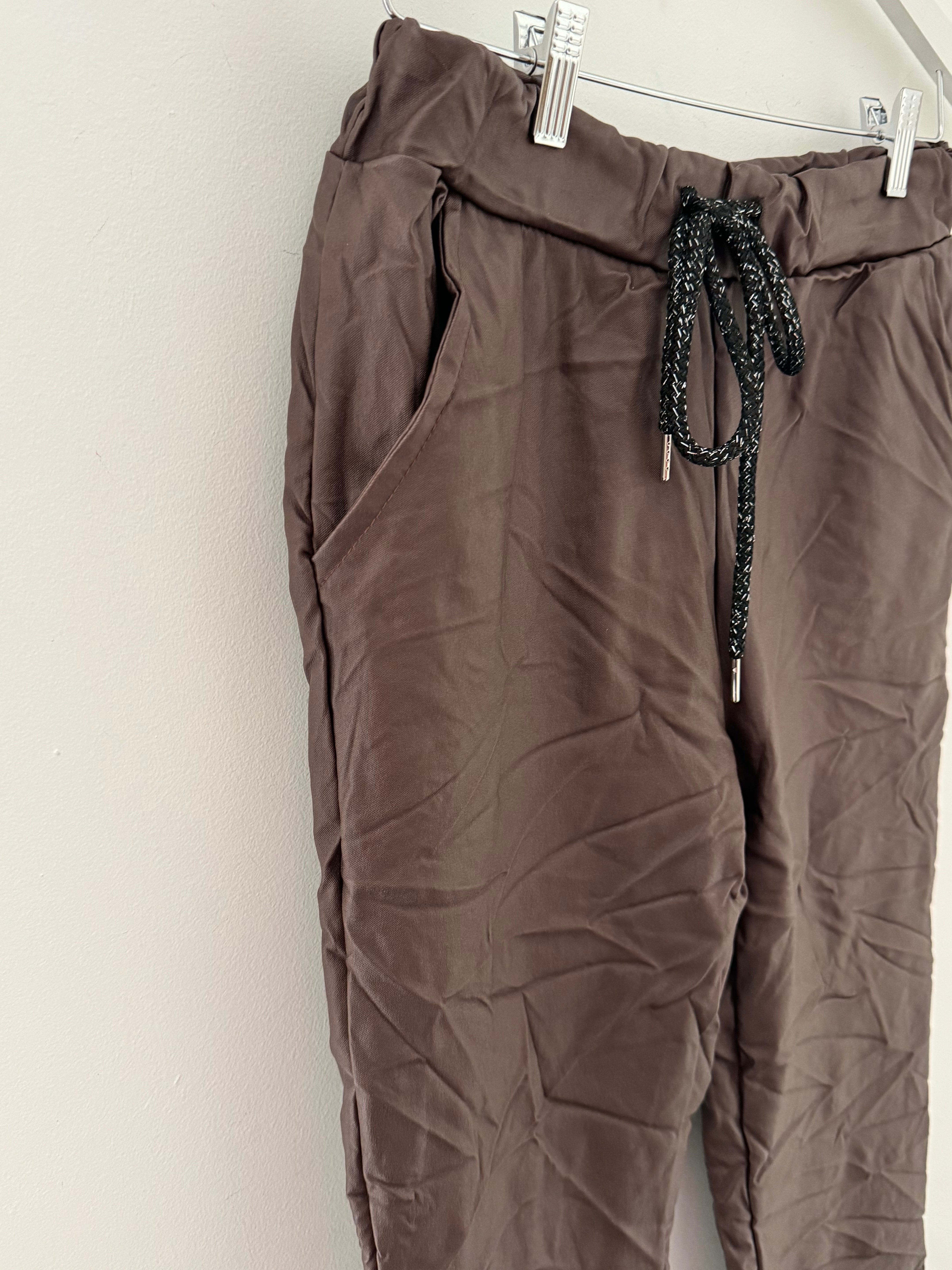 Super Stretch Joggers in Waxed Chocolate