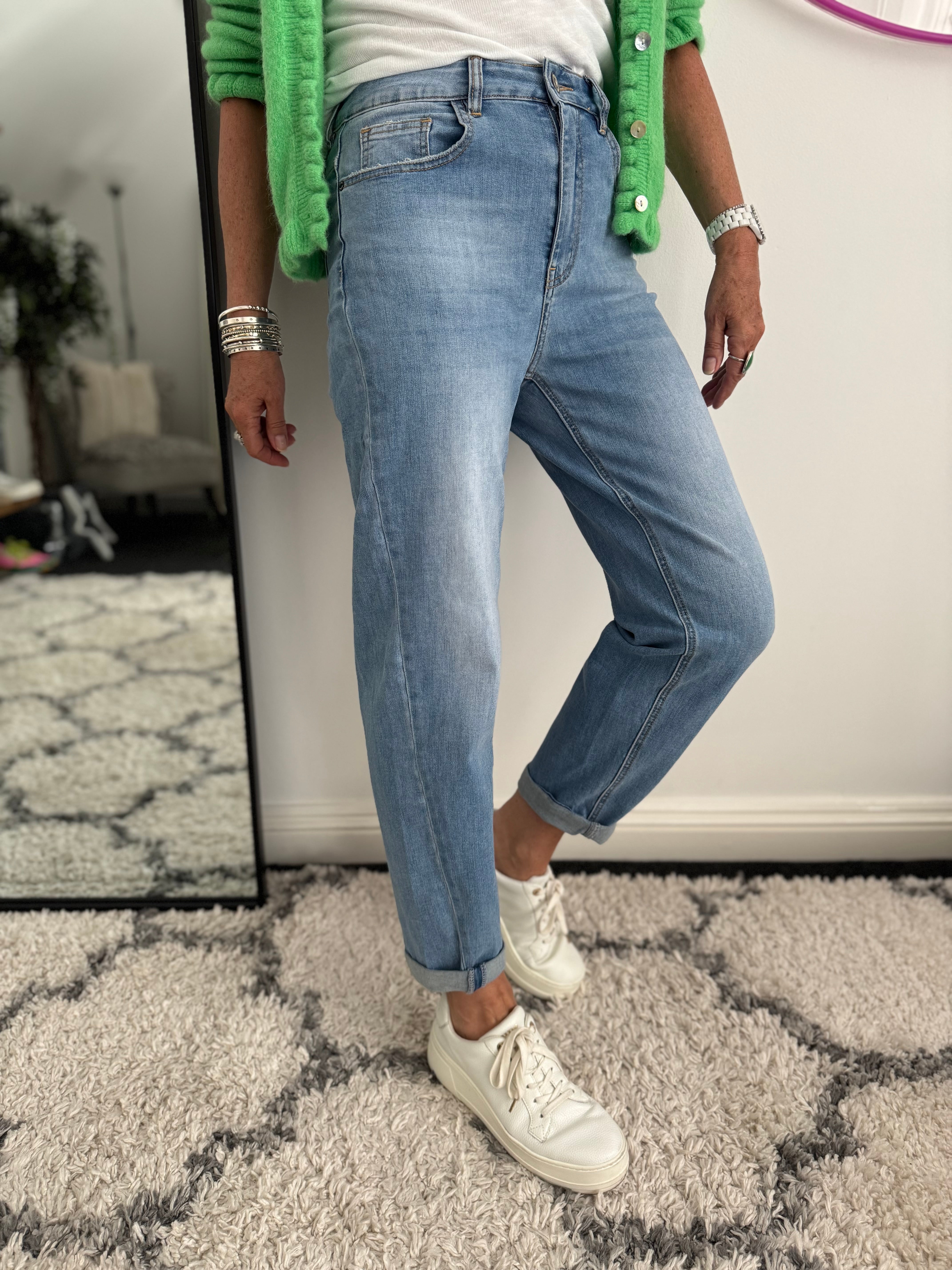 Slim Stretchy Barrel Leg Jeans in Washed Denim