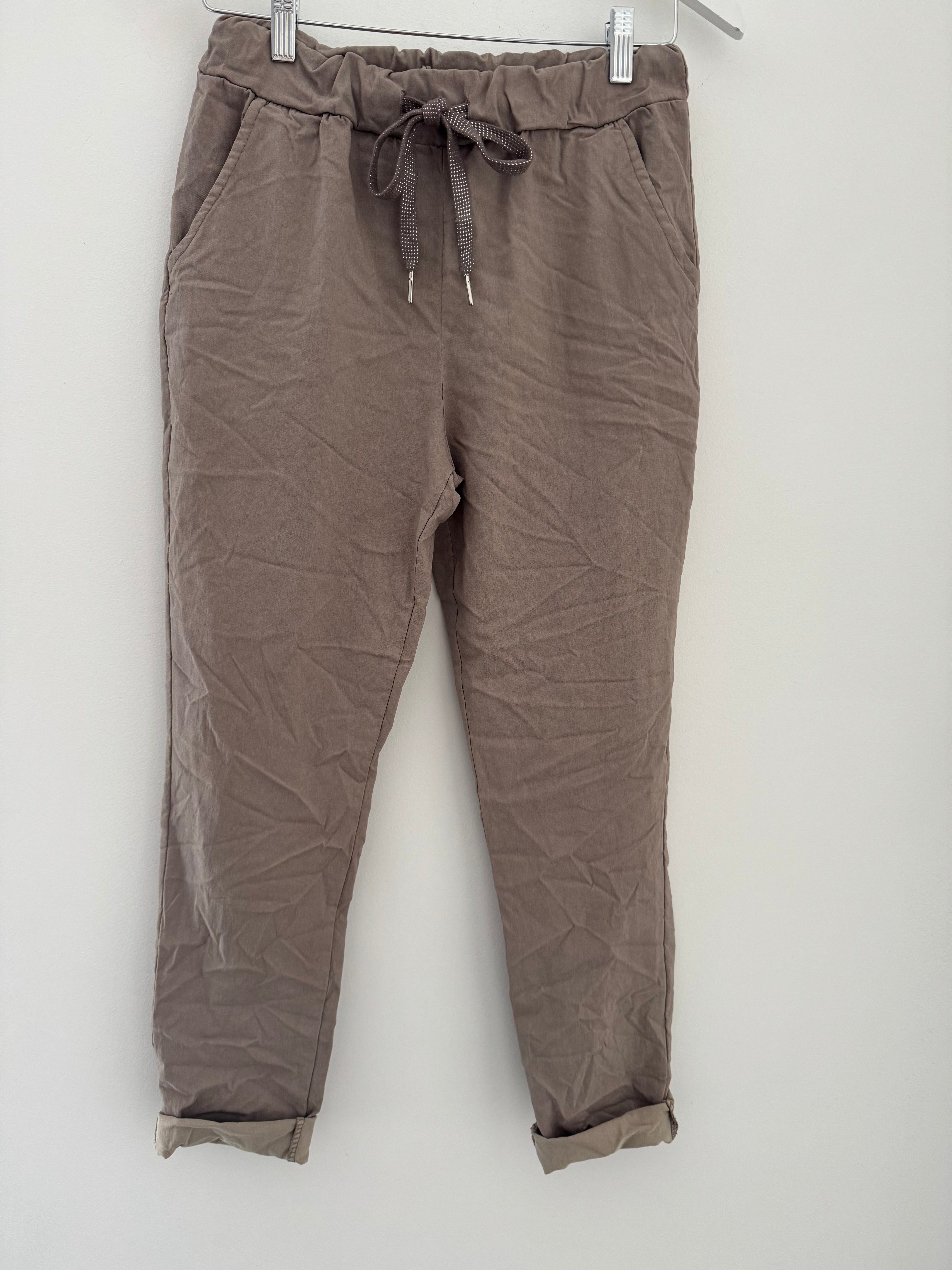Super Stretch Joggers with Sparkly Tie in Mocha