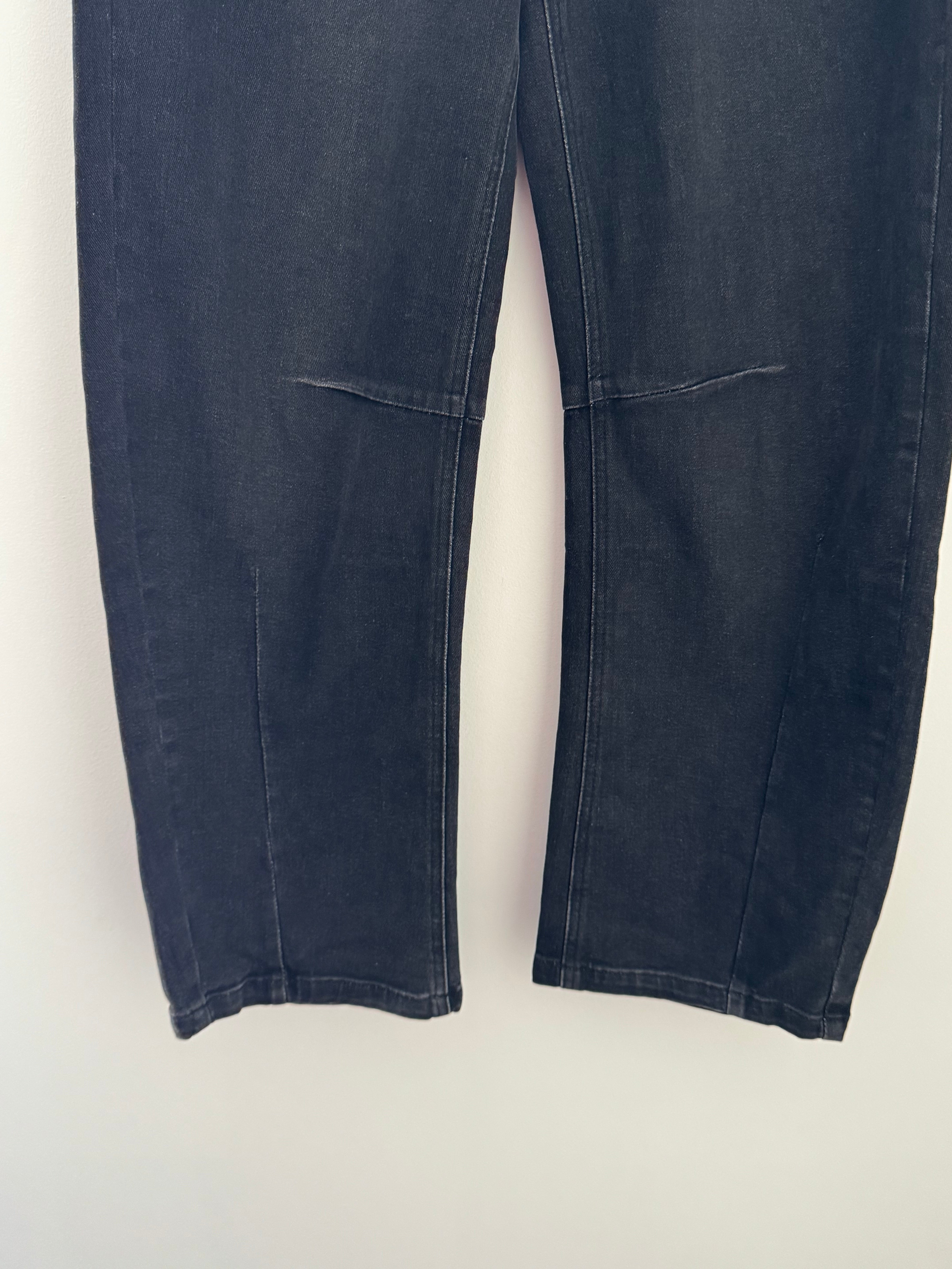 Relaxed Boyfriend Jeans in Black Denim