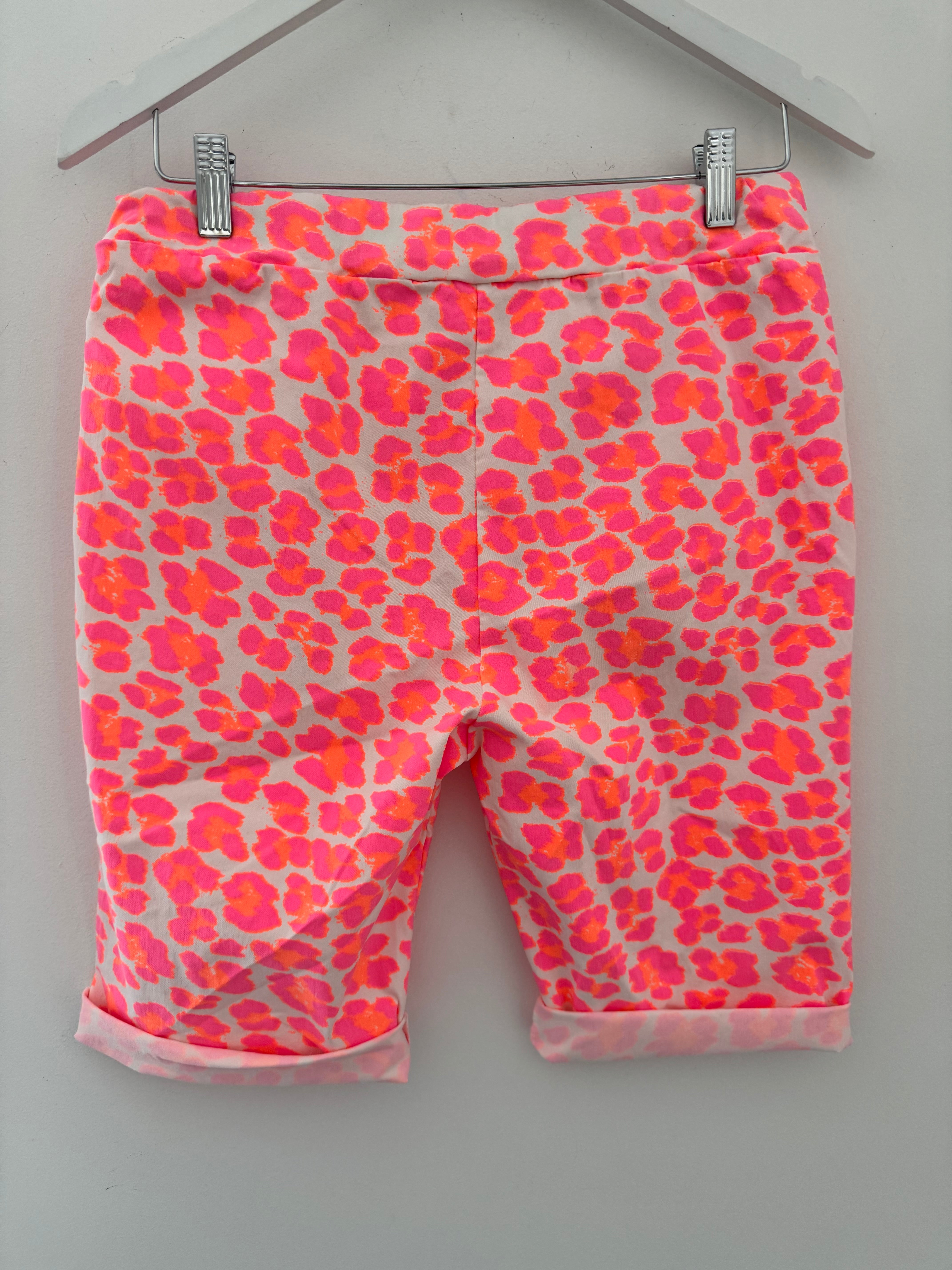 Super Stretch Shorts in Neon Leopard